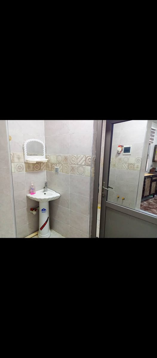🏫 محل كبير مع شقه مؤثث  للايجار فول مواصفات 💒قياس المحل 6*15 فول سيراميك وسقوف ثانوي
🟨الموقع توله فروش بشارع شركة الحاج حازم الشكرجي 
🟨 للمراجعة مكتب سمير للعقار توله فروش للأستفسار عل الخاص/
 ***********
🏫 محل كبير مع شقه مؤثث  للايجار فول مواصفات 💒قياس المحل 6*15 فول سيراميك وسقوف ثانوي
