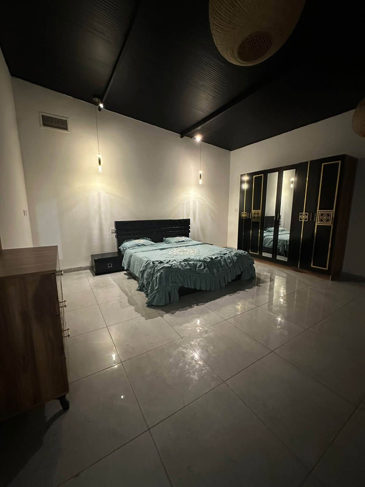مزرعة للإيجار اليومي 🏡🌳
📍 الموقع: بغداد –الوسفية 

✔️ أجواء هادئة ومناسبة للعوائل

✔️ مساحة واسعة وخدمات متوفرة
 

✔️ مثالية للراحة والونسة

📌 للحجز والاستفسار يرجى الاتصال أو المراسلة على واتساب: 

عبود الشيخ
 📞 ***********

 موثق في تطبيق اجرلي لسياحة المزارع في العراق 🇮🇶
