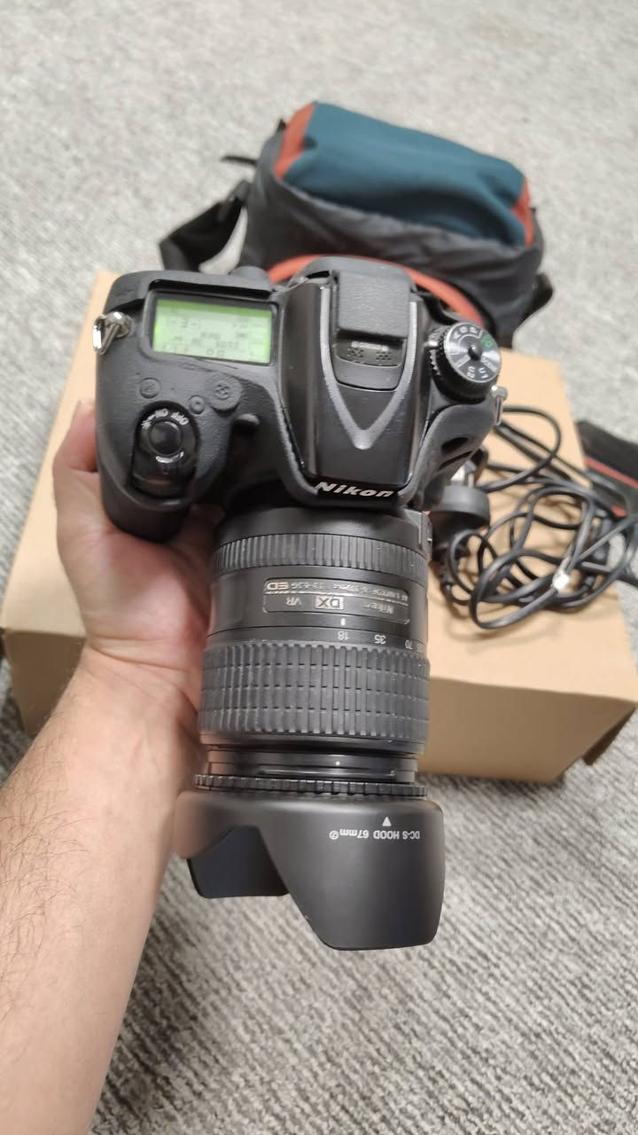 نيكون D7100 • نظيف • اكسسوارات كاملة