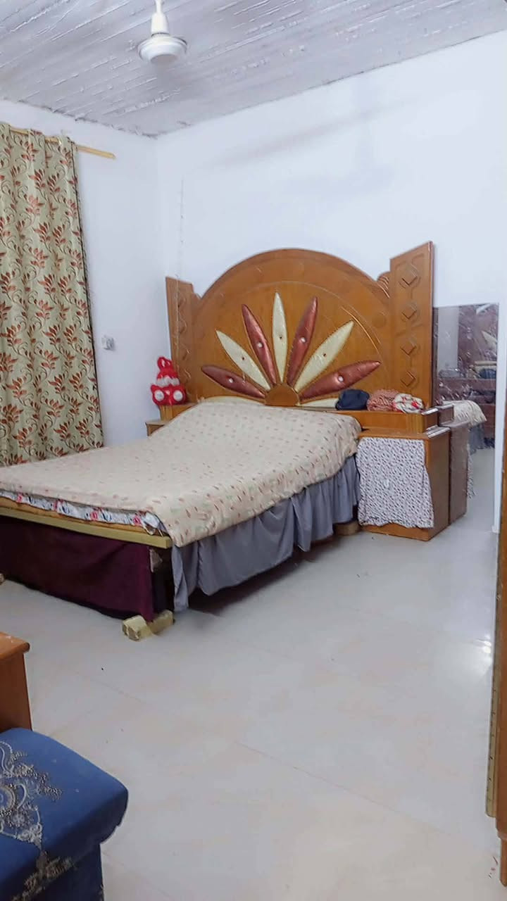 دار لبيع المساحه ١٥٠ متر طابو زراعي 
يحتوي على غرفة نوم واستقبال ومطبخ وهول وصحيات 
العنوان حله ورديه خارج سيف سعد خلف دكتور احمد الجمل 
للاستفسار مراسلت الصفحه او وتساب او الاتصال على الأرقام التاليه 
***********

***********
