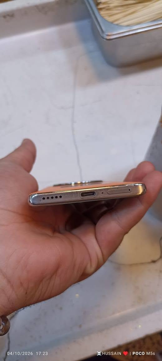 سلام عليكم جهاز هونر 9 غني عن تعريف لعشوائيه 12
بطاريه 6600
جهاز سماعتين تصوير الفيديو 
كارتون وشاحنه وكفر 
ذني لويا ستعمل 3اشهر فقط 
مكاني بصره زبير ***********
350 بي مجال لطيبين 

نضافه 96بل ميه

نص مكتوب في الصور:
- 04/10/2026 17:23 ☠HUSSAIN ❤ | POCO M5s
- 04/10/2026 17:22 💀 HUSSAIN ❤️ | POCO M5s
- 04/10/2026 17:22
- ☠ HUSSAIN ❤ | POCO M5s
- Asiacell Asiacell 0:23 اضغط مرتين للتعرف على الوجه الأحد، 4 تشرين الأول منذ لحظات واتساب | رسالة جديدة 04/10/2026 17:23 ☠HUSSAIN ❤ | POCO M5s
- 04/10/2026 17:23 ☠HUSSAIN❤| POCO M5s
- 04/10/2026 17:23 ☠HUSSAIN ❤️ | POCO M5s