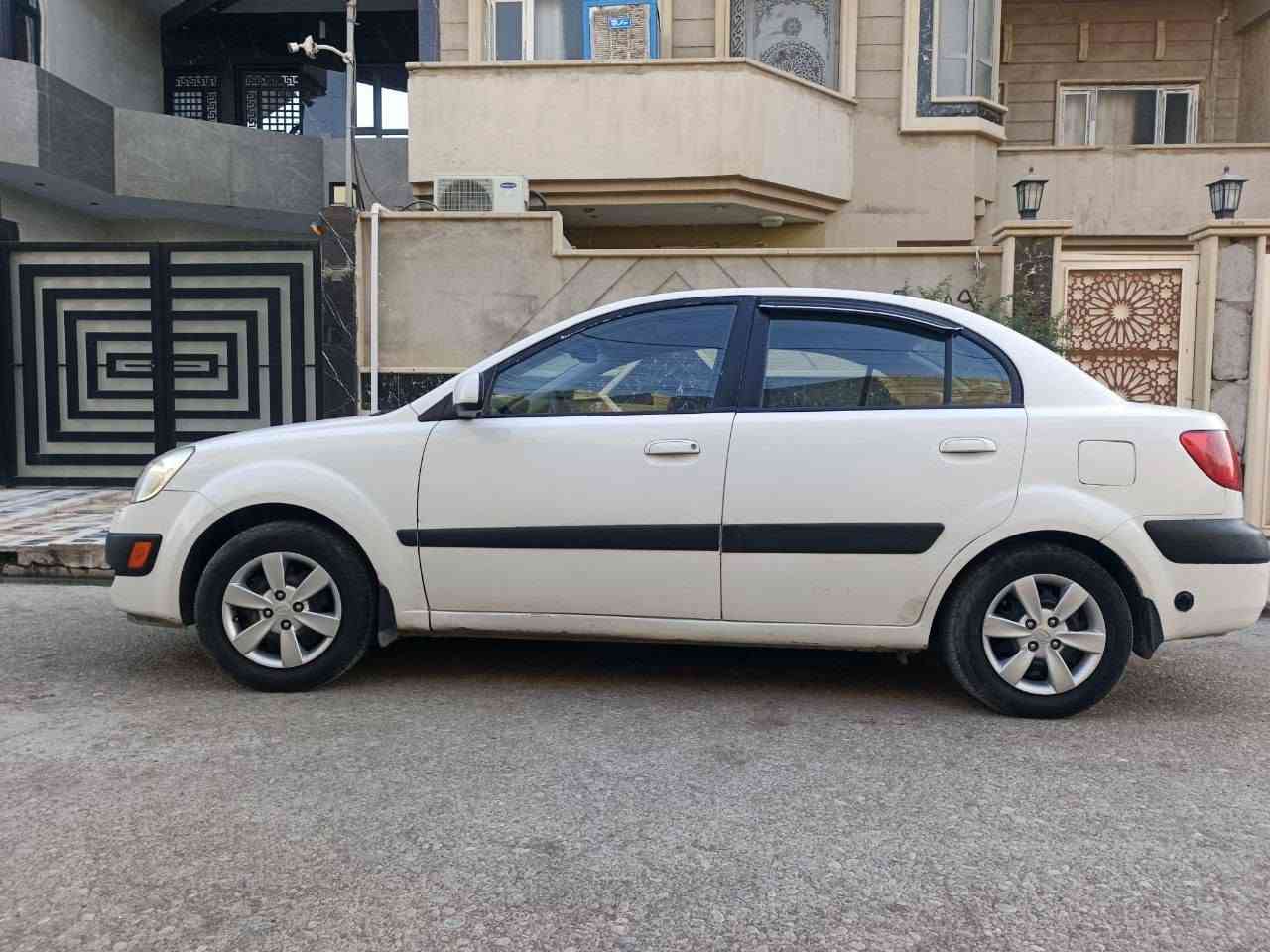 كيا ريو 2007 
ضرر دوسة يسار وجاملغ خلفي يسار والباقي مكفول 
مكينة بيها تنقيص 
بأسمي السيارة وكابون بانزين بيها
***********
