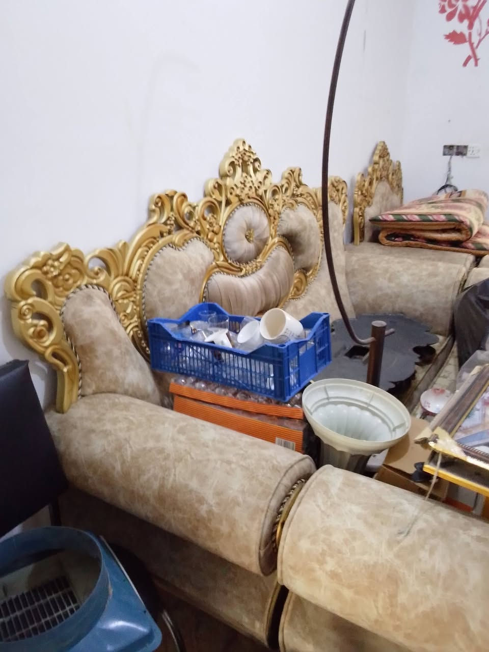 سلام عليكم عندي غراض منزليه للبيع الشراي يتصل عله الرقم ***********
