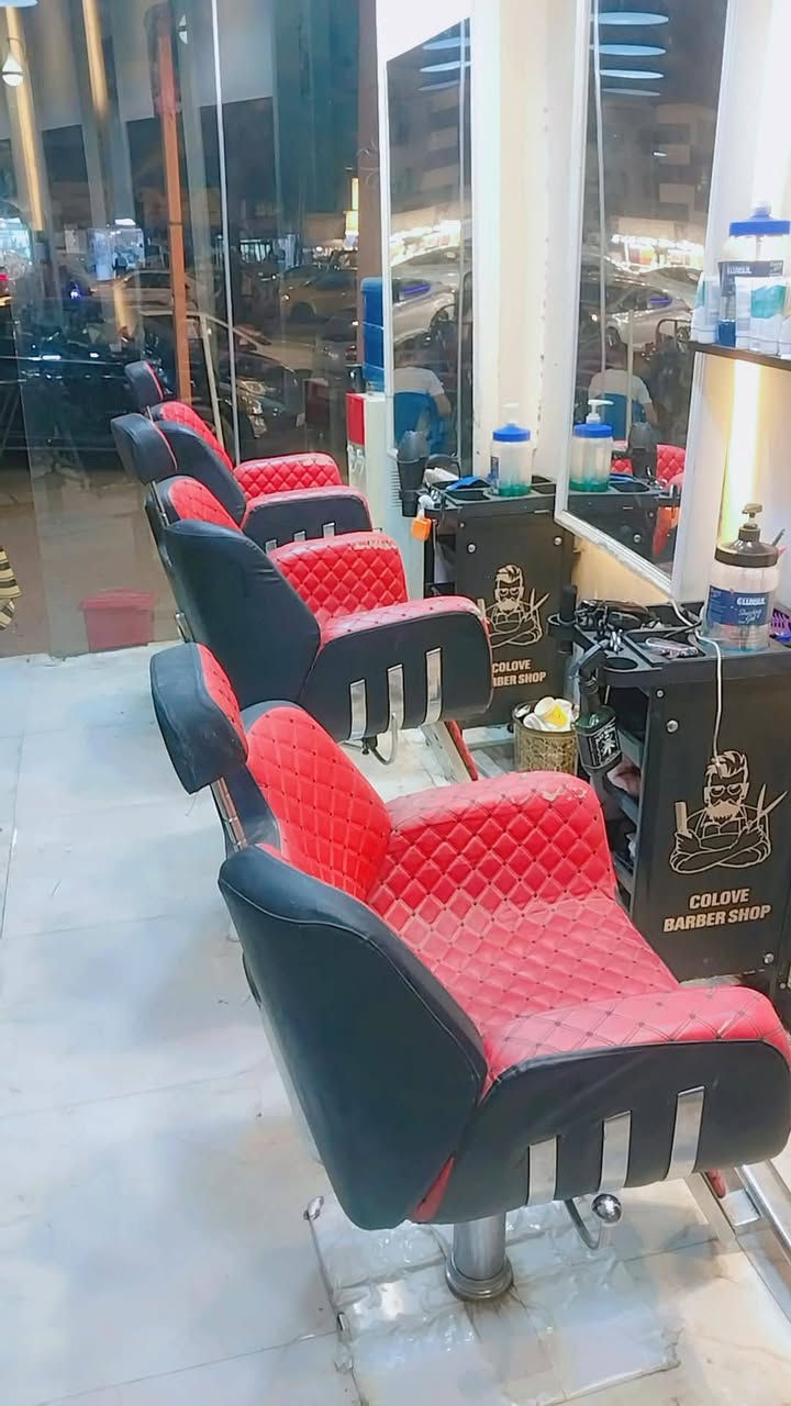 السلام عليكم 3 كراسي شغالات نظيفات مكانهن نجف ***********
