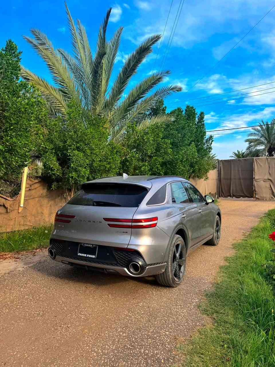 للبيع | Genesis GV70 Sport Prestige موديل 2022 | فل أوبشن
• الموديل: 2022.
• الفئة: Sport Prestige (فل أوبشن).
• سعة المحرك: 3.5 لتر V6 توين تيربو.
• القوة: 375 حصان.
• عزم الدوران: 530 نيوتن.م.
• ناقل الحركة: أوتوماتيك 8 سرعات.
• نظام الدفع: دفع رباعي (AWD).
• جنوط رياضية قياس 21 إنش.
• نظام تعليق إلكتروني متكيف.
• سقف بانوراما.
• مقاعد جلد نابا فاخرة.
• المقاعد الأمامية كهربائية مع التدفئة والتبريد وحفظ وضعيات القيادة.
• المقاعد الخلفية مدفأة.
• شاشة معلومات وترفيه قياس 14.5 إنش.
• شاشة عدادات رقمية ثلاثية الأبعاد.
• شاشة عرض على الزجاج الأمامي (Head-Up Display).
• نظام صوت Lexicon الفاخر.
• يدعم Apple CarPlay وAndroid Auto.
• كاميرا 360 درجة.
• نظام رؤية النقطة العمياء بالكاميرا.
• مثبت سرعة ذكي مع التوقف والانطلاق.
• نظام المحافظة على المسار.
• نظام المساعدة على القيادة على الطرق السريعة.
• نظام التحذير من الاصطدام مع الكبح التلقائي.
• حساسات أمامية وخلفية.
• إضاءة LED كاملة.
• باب صندوق كهربائي ذكي.
• تشغيل ودخول ذكي بدون مفتاح.
• شاحن لاسلكي للهاتف.
• إضاءة داخلية محيطية (Ambient Lighting).
• ثلاث وضعيات قيادة رياضية ومريحة وذكية.
.السعر 290 ورقة بدون لوحات.
.للاستفسار:***********
السيارة تقرير غرق مبدل كل الكهربائيات الي بيها من عقول وداخلية
