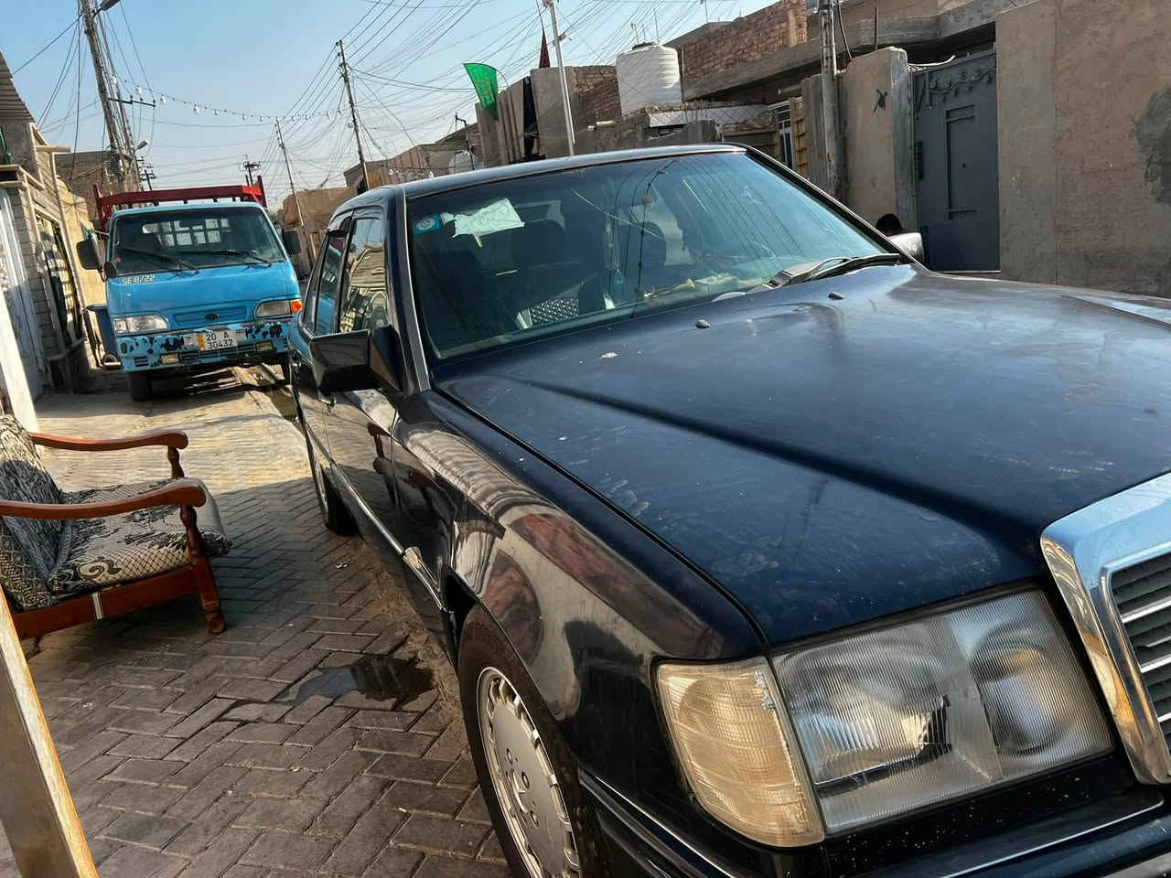 سلام عليكم  مارسدس موديل 1988 سيارة جاهزة خير من الله مكينه بلادي قبق اسود عنكبوت كير مكينه وتبريد مكفولات صدر تخم تاير كله جديد غرفتهه حلوه. مصبوغه عام سعر 50 مكانهه حي النصر ***********بسمنة تحويل كبل
