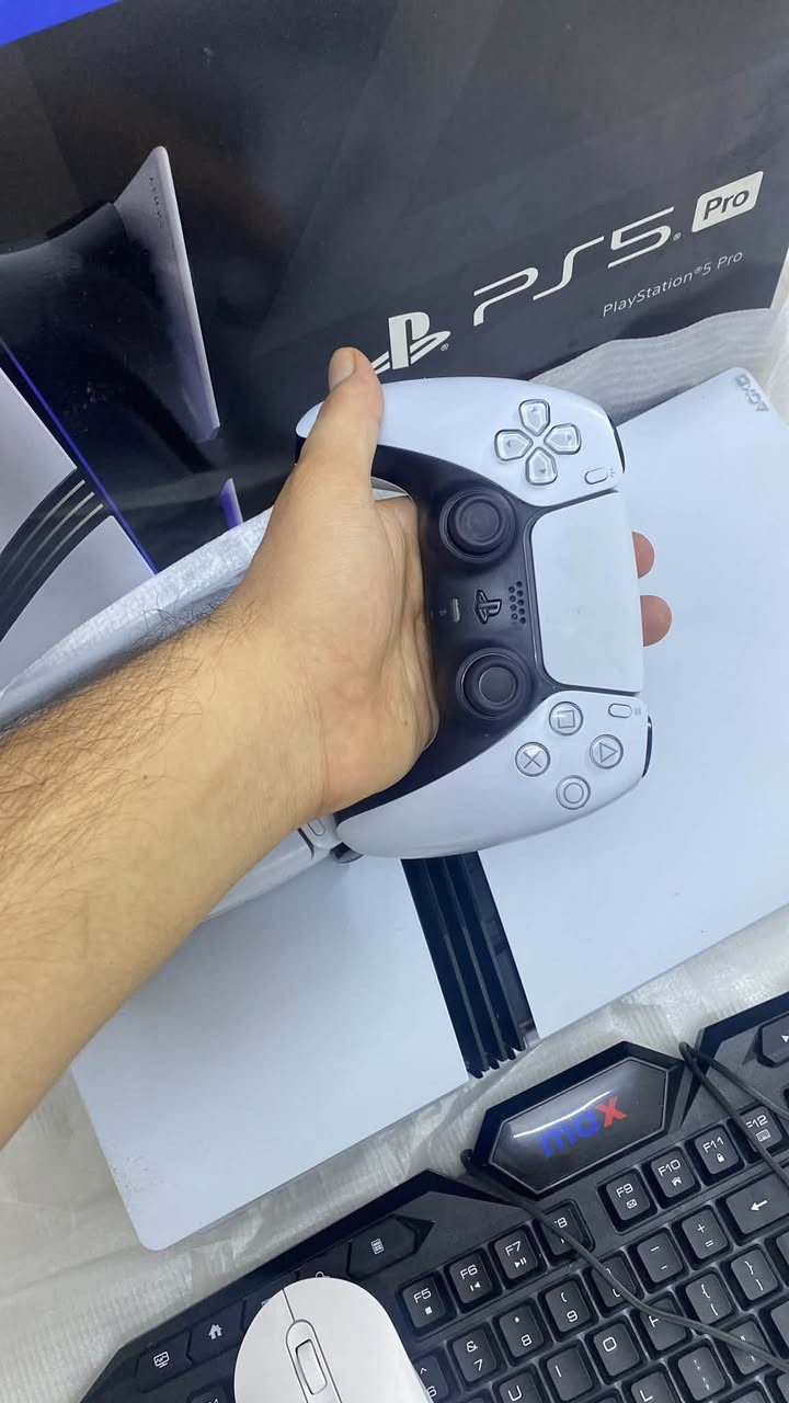 بلي فايف برو امريكي 
ملحقات 
-جوستك ٢ 
ـلعبتين منزل بي مشتريهن (فيفا٢٦+call of duty)
_ كيبورد +ماوس 
كارتونه موجودة 
تواصل وتساب (***********)
