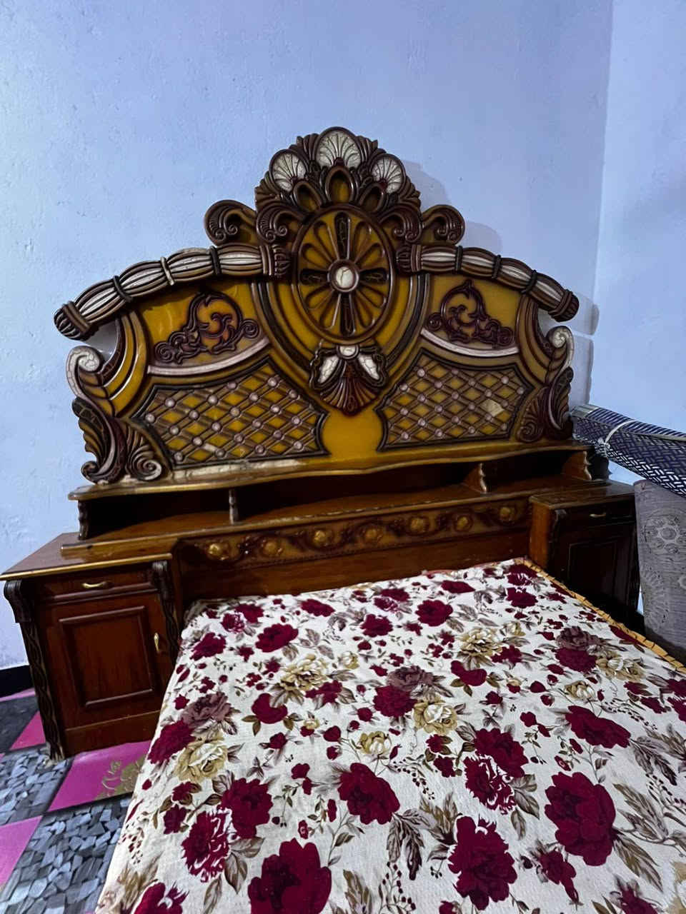 غرفه نوم للبيع نضيفه شوفت عينك مكاني البصره قضاء المدينه الشراي يتصل على الرقم ***********
