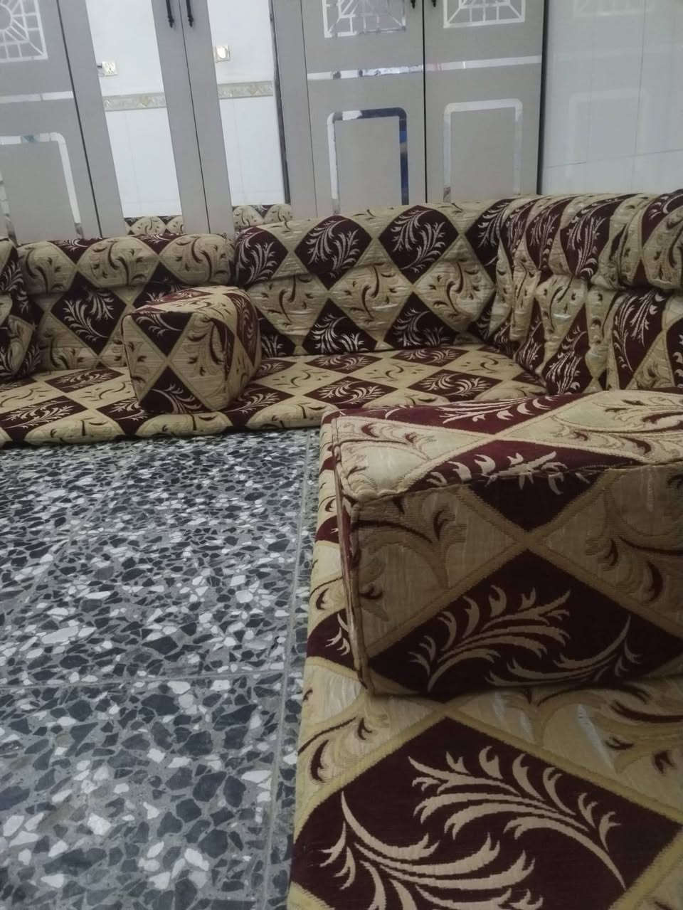 جلسه عربيه ٧ دواشك ١٤ متر سعرها ١٧٠ مكانها نجف حي ميسان مقابيل العسكري *********** بيه وتساب النجف, العراق
