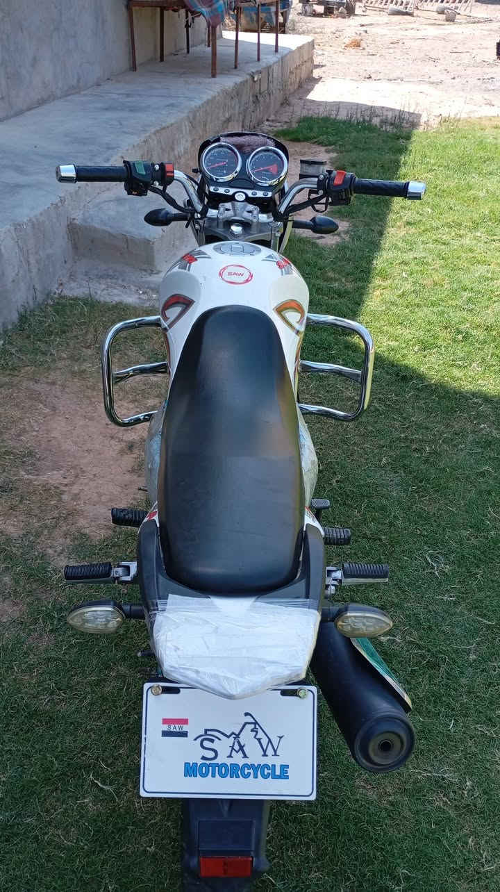 سلام وعليكم موطور للبيع سنكي ساو مديل 24 محرك 150بعده زيرو شركه مملعوب بيه تاير خلفي مال شركه دبلات ممبدله عل شركه كامل مكمل بصمات ثنين شغاله واربع سويجات اوراق اصوليه موجوده ***********السعر مليون و400مجال قليل

