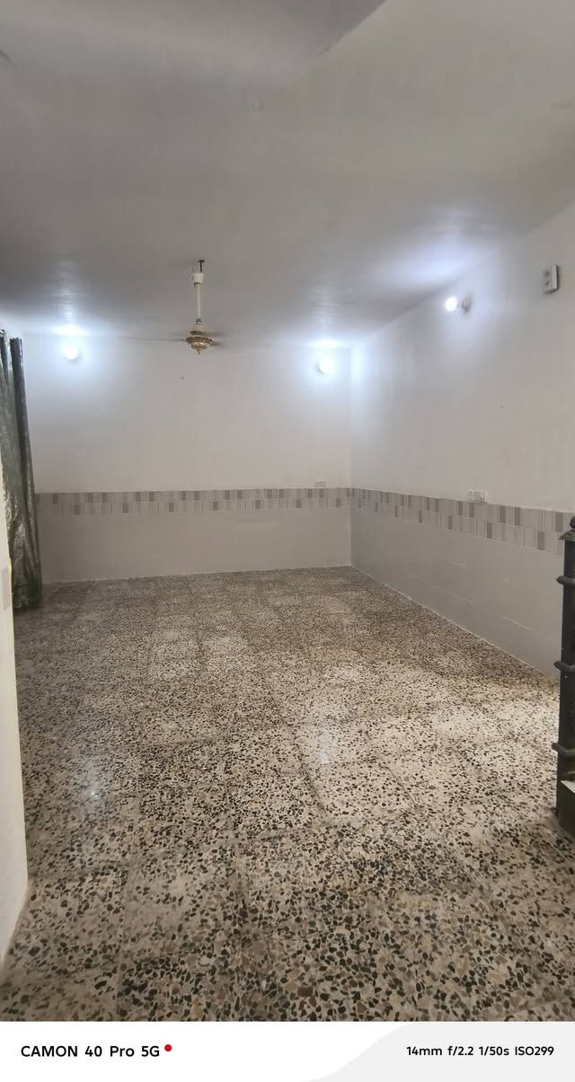 دار طابو زراعي سند 25 المساحه 200 متر يحتوي على 3 غرف نوم كيلدور مطبخ صحيات داخليه وخارجيه وطابق ثاني استقبال وكراج سيارة يحتوي على سطحين جاهز وكامل خدمات بناء جديد سنة 2026 سعره مناسب  مكانه حله منطقة السادة البو خطه حي النصر يبعد عن الشارع 50 متر للاستفسار زيارة مكتب عباس الشمري وسامر العميدي للعقار طريق حله نجف شارع الامام بكر بن علي ***********
***********

نص مكتوب في الصور:
- CAMON 40 Pro 5G
- 14mm f/2.2 1/50s ISO299
- CAMON 40 Pro 5G 14mm f/2.2 1/25s ISO1454
- CAMON 40 Pro 5G 14mm f/2.2 1/50s ISO694
- CAMON 40 Pro 5G 14mm f/2.2 1/50s ISO169
- 14mm f/2.2 1/50s ISO118
- CAMON 40 Pro 5G 14mm f/2.2 1/50s ISO80
- CAMON 40 Pro 5G 14mm f/2.2 1/242s ISO50
- CAMON 40 Pro 5G 14mm f/2.2 1/247s ISO50