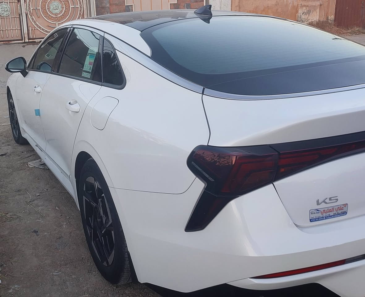 ألسلام عليكم كي فايف موديل 2024 خليجي محرك 2500 بانوراما كشن كهربائي والكنشات جلد بصمات عدد 2 قطرة صبغ مابيها مكفولة رقم بغداد أنگـليزي ماشية 25 
رقم *********** .

