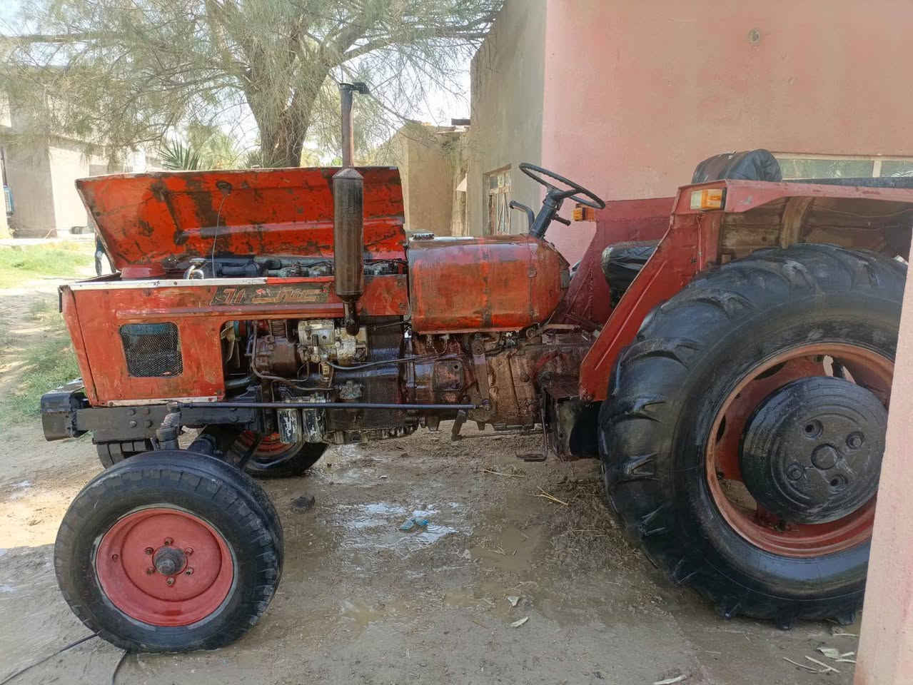 السلام عليكم
للبيع عنتر 71 موديل 86 كتاب شركة 
مكينة جاهزة من محرك كير بم هيدروليك
نكرة سلف باتري جديد كهربائيات كلها كامله 
الانارة كلها شغالة
ثكالات كاملة 
المكان بابل مشروع المسيب
السعر 3600 وبيها مجال 
للاستفسار الاتصال على الرقم
‏‪***********‬‏

