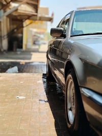 بي إم دبليو 525 • ١٩٩٠ • جلد اسود