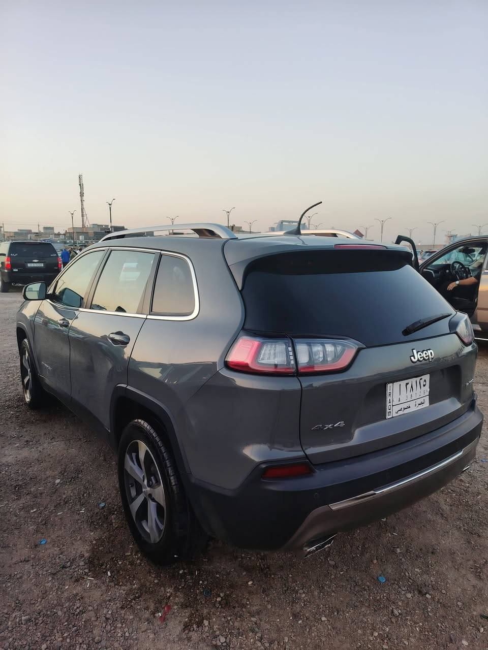 🚘  مراوس ويه  جالنجر جيب شيروكي بزون موديل 2020

🔹 المواصفات:
• بصمة
• كشنات جلد
• الون سمنتي 🥰 
• مكينة 3600+6سلندر
• تخم تاير جديد
• صدر جديد

🔧 الحادثة:
3قطع جاملق وبنيد وباب خلف السائق 
✅ لا لغد
✅ لا شاصي

✅ مكفولة المكينه والكير والتبريد
✅ السيارة كاملة وما بيها أي نقص
✅ سياره بديها جديد كلش 
✅ عليها جميع الإضافات

💵 السعر:130 ورقة — وبيها مجال
📍 المكان: البصرة القبلة 

📞 للاستفسار: ***********

