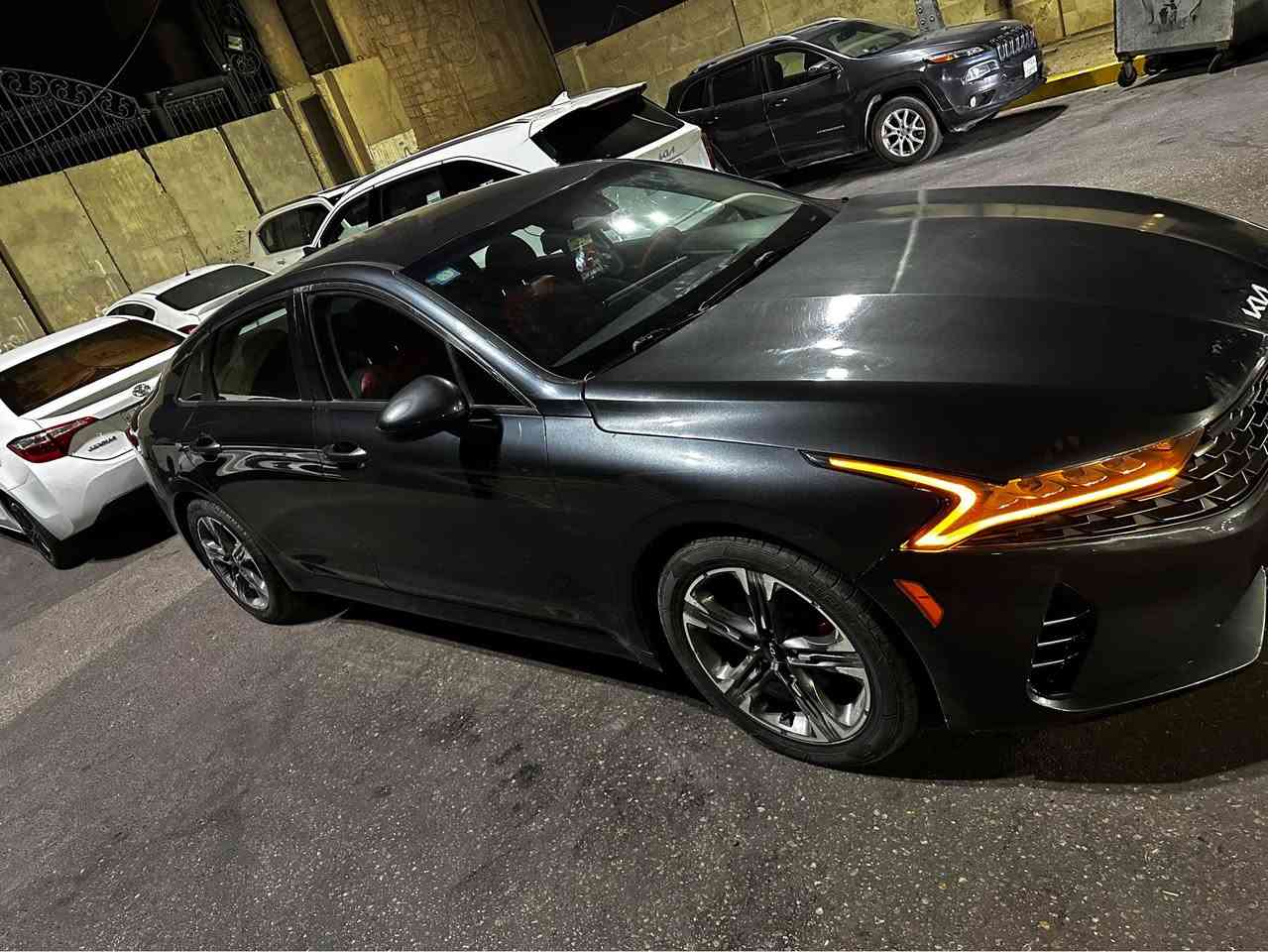 K5  22 وراد امريكي معوقين مثنى ماشية 55 الف قابل للزيادة 
قطعتين تبديل بنيد حادث امريكا و باب خلفي عكس السايق بالعراق السيارة جاهزة ومابيها اي نقص واستخدام شخصي السعر 138 وبيها مجال ان شاء الله للتواصل ***********  والسيارة موجودة بالبصرة البصرة, العراق
