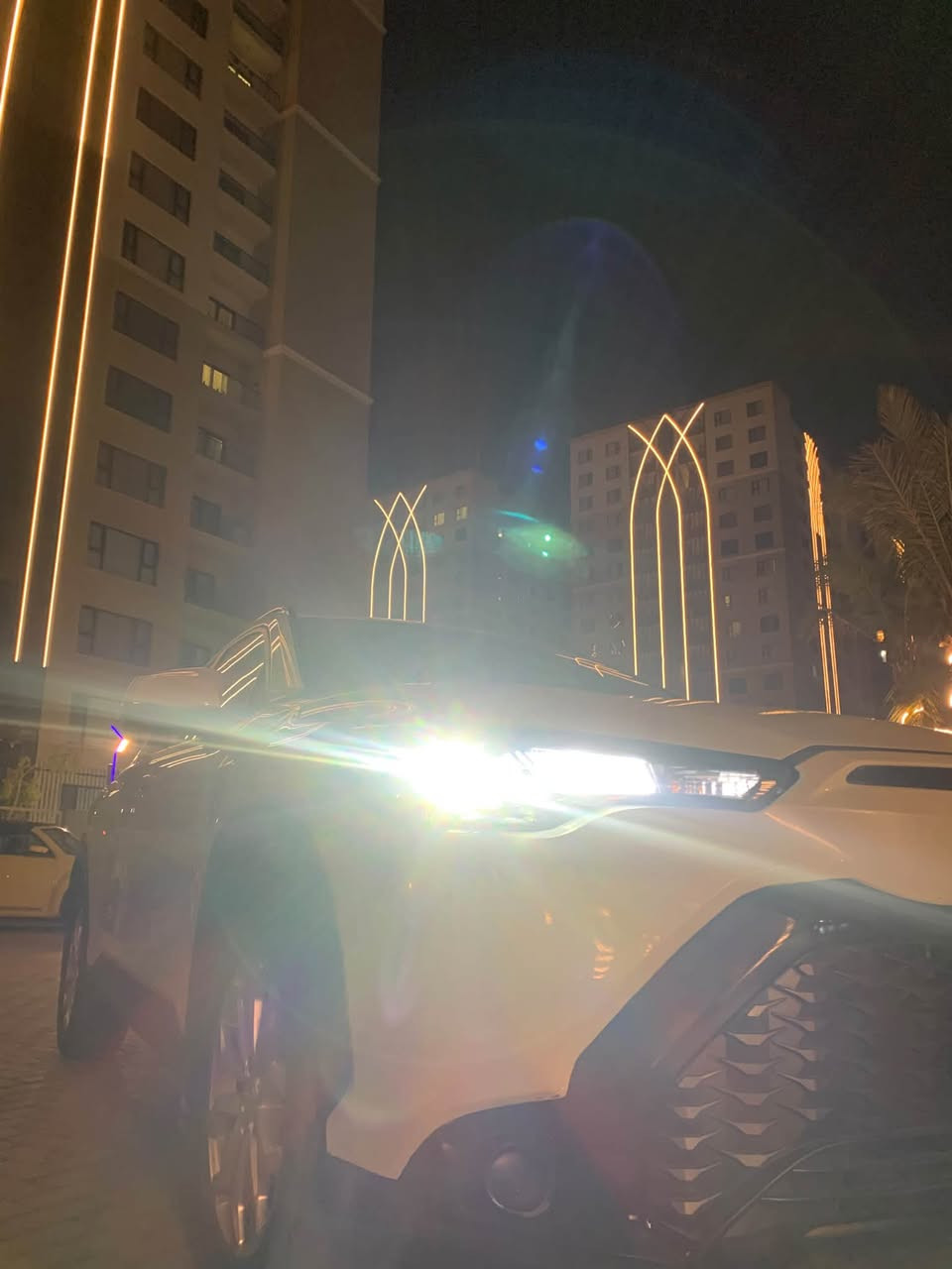 🍀 للبيع | Toyota Front Lander2024 HEV 

🚘 تويوتا فرونت لاندر هايبرد HEV

🌱 اقتصادية بالوقود + أداء هادئ ومريح

📍 الممشى:14,000 كم فقط

💰 السعر: 27.700

📍 مكان السيارة بغداد شهداء البياع 

☎️ - ***********
⭐ المواصفات والتجهيزات:
🚗فول مواصفات GR

🔹 محرك 2.0L – 4 سلندر HEV

🔹 ناقل حركة أوتوماتيك

🔹 دفع ثنائي FWD

🔹 تشغيل بصمة + دخول ذكي

🔹 سلايد روف 🌤️

🔹 لايت زينون + LED

🔹 خلفيات LED

🔹 رادار + مثبت سرعة Cruise

🔹 نظام تحديد/مساعدة المسار

🔹 ABS + نظام مانع الانزلاق

🔹 8 Airbags

🔹 هاند بريك كهربائي + Auto Hold

🔹 حساسات ضغط الإطارات

🔹 4 دسك

🔹 داشبورد ديجيتال

🔹 شاشة تدعم Apple CarPlay

🔹 كاميرا خلفية 📷

🔹 Bluetooth + USB

🔹 تحكم من المقود

🔹 مقاعد جلد

🔹 مقعد السائق كهربائي

🔹 ISOFIX لمقعد الأطفال

🔹 تكييف أوتوماتيك بمناخين منفصلين ❄️

🔹 أوضاع قيادة متعددة Drive Modes

🔹 إشارات جانبية

🔹 تطعيمات داخلية ألمنيوم

🔹 تتسع لـ 5 ركاب

ملاحضه السياره بيه ضخه بل جاملغ الايمن ربعه واصبعين من البنيد صخه بسيطه مصلحات وجاهزه بدون دواخل
