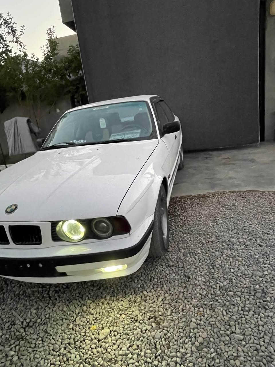 بۆ فرۆشتن bmw 
مۆدێل ١٩٩٢ رەقەم هەولێر 
دوو جام کارەبا گێر حادی مەکینە ٥٢٠ کەپس 
کامل بۆ یاخە 
بەشەرتی موس و براوە  بەس جەمەلەخی دواوەی لای سەیاق براوەتەوە لەحیم کراوەتەوە کراوە بە پنتە 
بە شتی تەعویل و خرامە و دارو بەرد سەنەوی بەسەر چووە مانگێکە 
جەنیشی خرامە تیاب و دوای مەعامەلە بەدەس وەری دەگریەوە .....!
شوێن : ڕانیە 
*********** ڤایبەر و وەتسئەپی لەسەرە رانية, السليمانية
