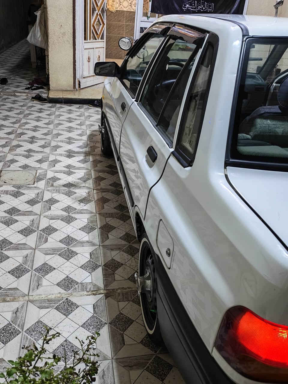 السلام عليكم
سايبه جديده موديل٢٠١١ جديده كلش حادثها الباب خلف الصدر تبريد شغال كير ومحرك جديد رقمه بغداد العنوان واسط الصويره السعر ٣٥وبيهه مجال 
***********
