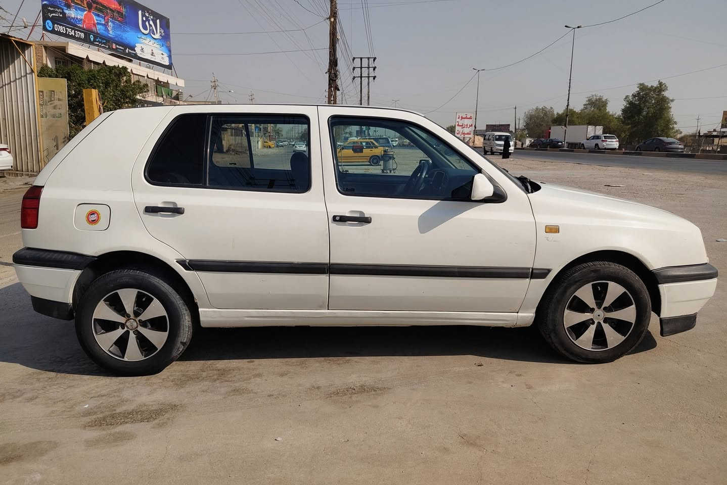 كولف نفخ MK3 موديل 1993
رقم انكليزي 
سنوية ل 2030 بأسمي مصفرة هيئة وغرامات
هزة جديدة
مكينة 2000
كير اوتو
كهربائيات شغالة
صدر امامي جديد 
تبريد شغال بس منقص غاز
كشرها مثل ماتشوف كدامك
سيارة تخبل الله شاهد وعظمتها حلوة وناعمة
السعر رايدها ب42  وبيها مجال بسيط
مكاني الزعفرانية
 *********** موجود واتساب
