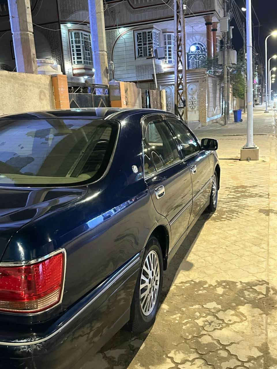 السلام عليكم ورحمة الله وبركاته،
للبيع سيارة تويوتا كراون (الملكة) موديل 2000، اللون نيلي ملكي مميز وجذاب. السيارة رقم ألماني (إنكليزي) البصرة خصوصي، والسنوية جديدة وجاهزة للتحويل مباشرة باسمي.
مواصفات وتفاصيل السيارة:
• المحرك: ديفور الكبير (D4)، بحالة ممتازة جداً، عزم قوي وما بيه أي بخار أو نقص.
• الكير: كير وتماتيك، تبديلات ناعمة وتوب (كير وبكير شرط).
• التبريد: ثلج وشغال لمس ما شاء الله.
• المواصفات والداخلية: كشنات كهرباء شغالة، مجهزة بـ شاشة أندرويد حديثة، وتحتوي على بردة خلفية كهربائية بلاد وشغالة. الكراسي والدشبول بحالة نظيفة جداً.
• التايرات والحدادية: 4 تايرات جديدة مبدلة حديثاً، والحدادية نظيفة جداً وصدر ناعم ومكفول (السيارة ما بيها أي طقة).
• حالة البودي: السيارة نظيفة والتجربة برهان (تعال وافحص البودي وين ما يعجبك).
(سبب البيع: متوفرة سيارة ثانية بالبيت والحمد لله).
• السعر المطلوب: 110 ورقة (وبيه مجال للشراي المباشر والطيب).
• مكان التواجد: البصرة - الزبير.
• للتواصل والاستفسار: الاتصال أو مراسلة واتساب على الرقم *********** (متوفر واتساب). الزبير, البصرة
