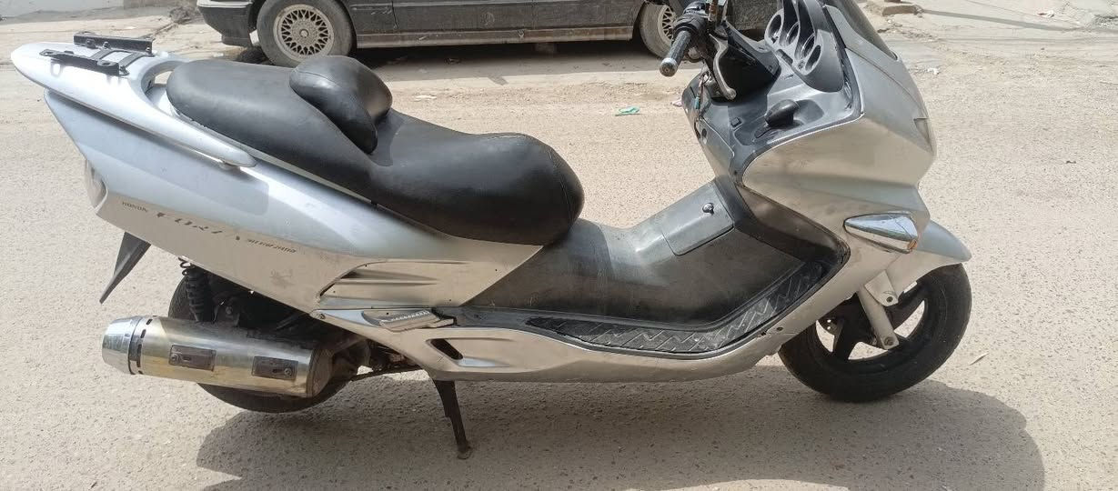 السلام عليكم فورزه ٠٦ للبيع السعر ٣٥٠ قفل مكاني بغداد الشعب ***********

محرك بشرط اخرس 
نكره سلف 
شلعه ومعدل حلو 
باتري جديد
تايرات وياله نظاف
 كهربائات شغاله
بريكات شغالات 
دبلات وصط
