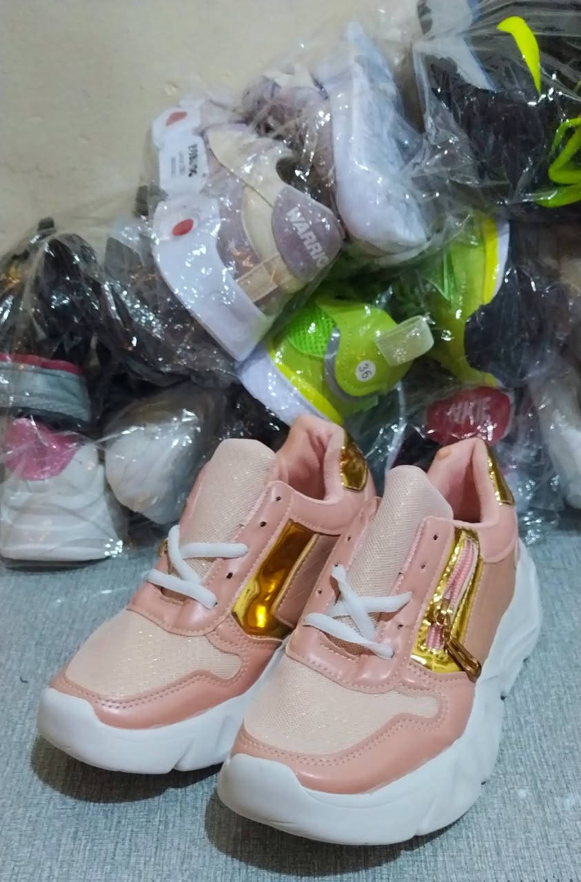 #وصلتنا_طلبية_أحذية_اسعار_مناسبة
#جميع_الاحذية_طرگة_طبية_خفيفة
#ومرنة. 
 👟✨ أحذية أطفال ولادي وبناتي ✨👟
💖 أناقة طفلك تبدأ من خطواته! 💖
نوفر لكم تشكيلة جميلة ومميزة من الأحذية الولادية والبناتية 👦👧
موديلات عصرية، ألوان جميلة، وتصاميم تناسب كل الأذواق 😍
👟 أحذية رياضية وعصرية
🎀 موديلات بناتية أنيقة
⚡ موديلات ولادية شبابية
✨ خامات وتصاميم مميزة
💰 أسعار مناسبة للجميع
🌟 اختاري لطفلك الحذاء الذي يجمع بين الأناقة والراحة 🌟
📩 للاستفسار عن الأسعار والمقاسات والموديلات المتوفرة راسلونا على الخاص.
📍 العنوان: [القيارة /قرية إچحلة ]
📞 للطلب والاستفسار: [*********** ]
❤️ متوفر الآن — والكمية محدودة ❤️
#أحذية_أطفال #أحذية_ولادي #أحذية_بناتي #أحذية_اطفال #أحذية_رياضية #أحذية_أطفال_عراقية #تسوق #موضة_الأطفال
