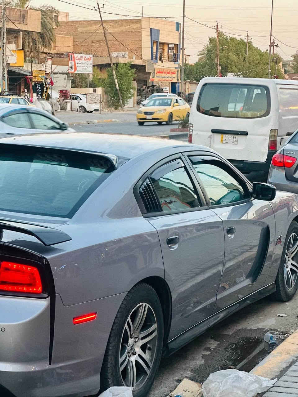 السلام عليكم جارجر 2013 وارد كندي 5700 فول مواصفات
�

* مكينة 5.7 HEMI V8
* 8 سلندر
* قوة 370 حصان
* گير أوتوماتيك 5 سرعات
* دفع خلفي RWD
* جلد كامل
* مقاعد أمامية كهربائية
* تسخين وتبريد المقاعد
* دركسون جلد وتسخين
* تحكم بالمقود
* فتحة سقف كهربائية
* شاشة Uconnect
* نظام ملاحة
* كاميرا خلفية
* حساسات خلفية
* تشغيل عن بُعد Remote Start
* بصمة/دخول وتشغيل بدون مفتاح حسب التجهيز
* مثبت سرعة
* تحكم بالمكيف Dual Zone
* نظام صوت Beats Premium
* بلوتوث وUSB/AUX
* أنوار HID
* جنوط R/T رياضية
* نظام ABS ومانع انزلاق
* مراقبة رادارات جانبيه
* نظام ECO / MDR/T 
*عينه اس ار تي300 العداد
*عليها منضومه غاز 60 لتر يعني انسى شي اسمه صرف بانزين 
*تبريد ثلج❄️
*منضومه زنون شعاعيه سعرها 500الف 
*ملاحضه بيها صوت بطل بالجهه مال سايق صارله اهواي ومرات ايسوي رجفه تروح وترجع بس من امشي معدل مستقره السياره مامئثر صارلي سنه امشي عليه اروح بيها السياره للدوام وارجع بس على مود مااتفاشل وياك اوكعلك فلوس مكينه 11 ورقه اتريد اتصلح اتريد اتبدل مكينه اتريد اتبقيها على وضعها كلشي ماعليها بس اني اوكعلك فلوس مكينه
*مكان السياره بغداد الاطباء
*رقم المبايل ***********
