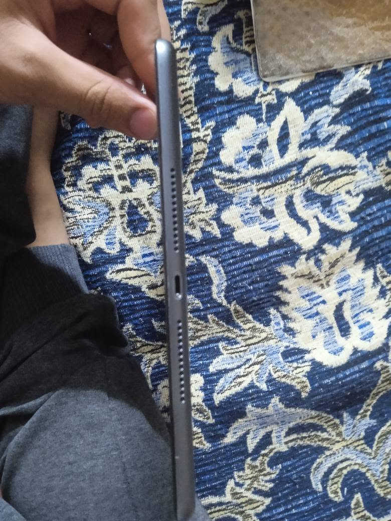 ايباد 9 كامل ملحقاته مع كفر وكارتونته موجوده نضيف لا كسر ولا شخوط  ولا داخل تصليح ولا غيرة اخو الجديد ذاكره 64 للبيع  ب330وبي مجال قليل للشراي مو شراي لا تراسل او مراوس ب اربعه كير لو خمسه كير لو سيفان اوراق اصوليه من موديل 23ونته صاعد ونتراهم عله فرق ماكو مشكله مكاني نجف عسكري كبل قرب مطعم ابو عقيل للستفسار *********** النجف, العراق
