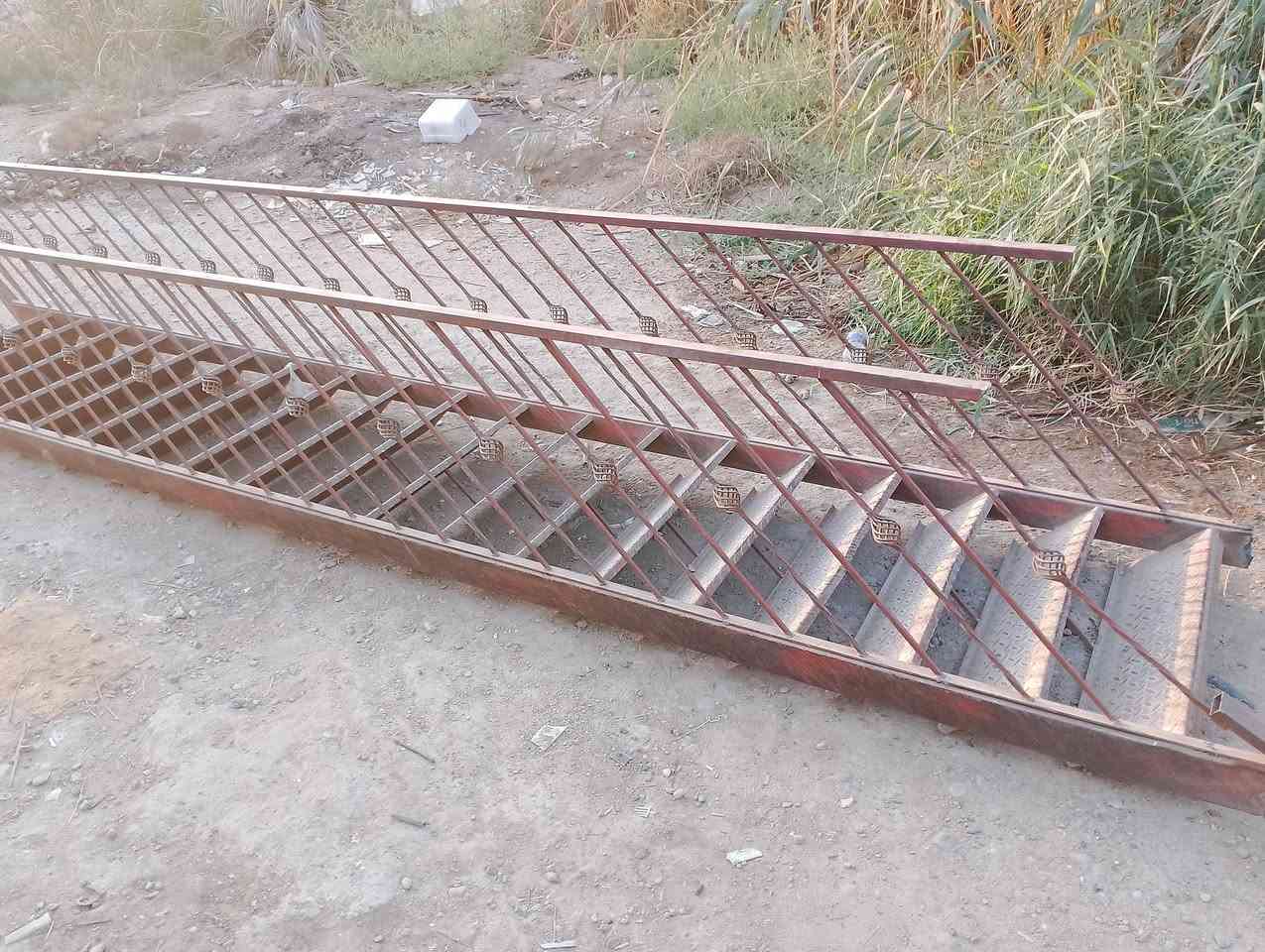 للبيع درج ثقيل قياس 550 تقريبا
عرض 85   22بايه عنوان بغداد شهداء البياع  ***********
