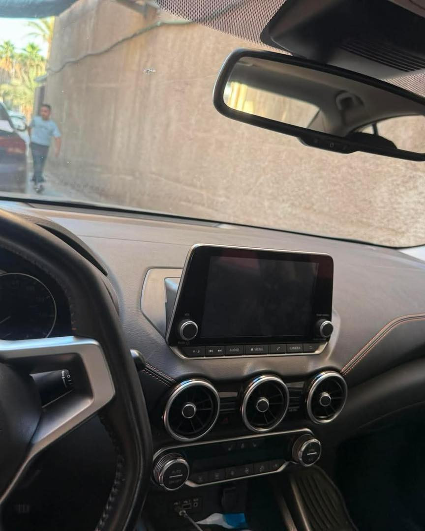 اعلى شي نيسان سنترا SR 2021 فول 1/1
الي على باب الله ياخذها 
محرك 2000 ماشية 26 الف 

فول مواصفات السيارة 
فتحة سقف سلايد
نقط عمياء
رادار أمامي خلفي
كاميرات 360 درجة
تدفئة مقاعد للسائق والراكب 
تدفئة استيرن
مقعد كهربائي مقاعد جلد
تبريد بيانو
شاشة العداد كبيرة+شاشة المسجل
نظام صوتي من شركة Bose
دوسات وويل رياضي بلادي

🟥 سعر سوي تعليق تصلك رسالة 💌
ضربه جاملغ خلفي سطحي
بجم كبس

رقم هاتف ***********

نص مكتوب في الصور:
- Nissan Sentra Sr 2021 Black 2.0L 4 vin: 3N1AB8DV1MY232155 Final bid: $8200