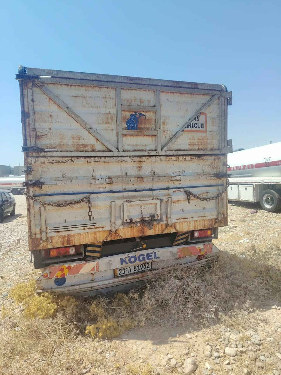 السلام عليكم 
للبيع عربانة اربع محاور جوبلس رفاع دناگير مربع  تايرات بيهن فوگ الوسط جاهزه للعمل  
الاتصال ع الرقم ***********
