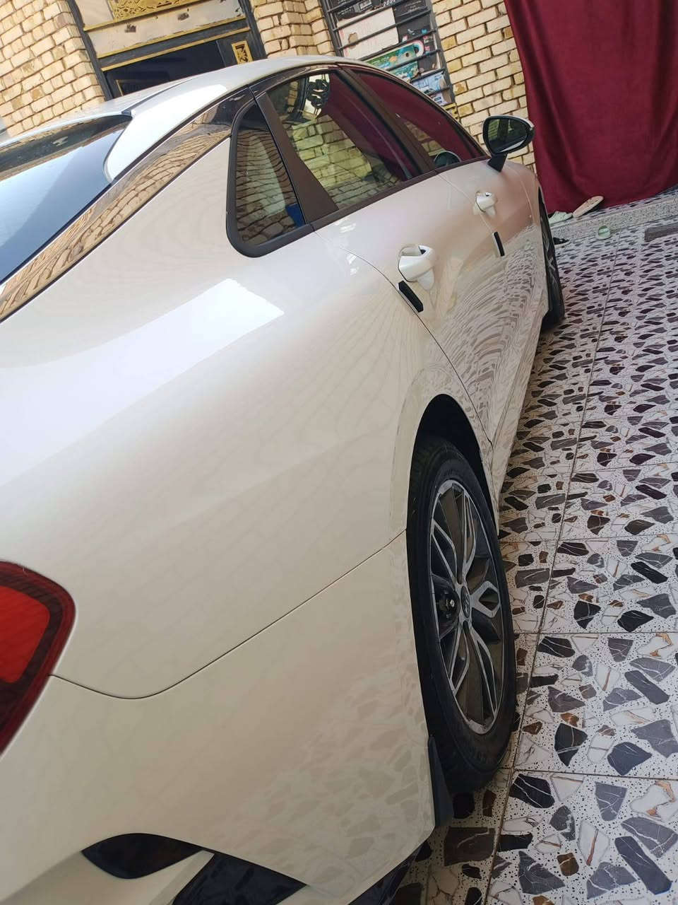 سلام عليكم بس اليدور جديد 
كي فايف 21خليجي ماشيه 82حقيقي كفاله عامه من كلشي حته من البارد ومن الرصعات بعده بوضع الشركه سبيره مانازل سياره جديده كلش نص فول رقم بغداد بسمي مكينه 2000دوش كفاله حساس امامي خلفي مرايه شفط تحكم فول مكاني ناصريه مركز سعر 183بي مجال للشراي بسيط المو شراي لايعلق تعليق سلبي
