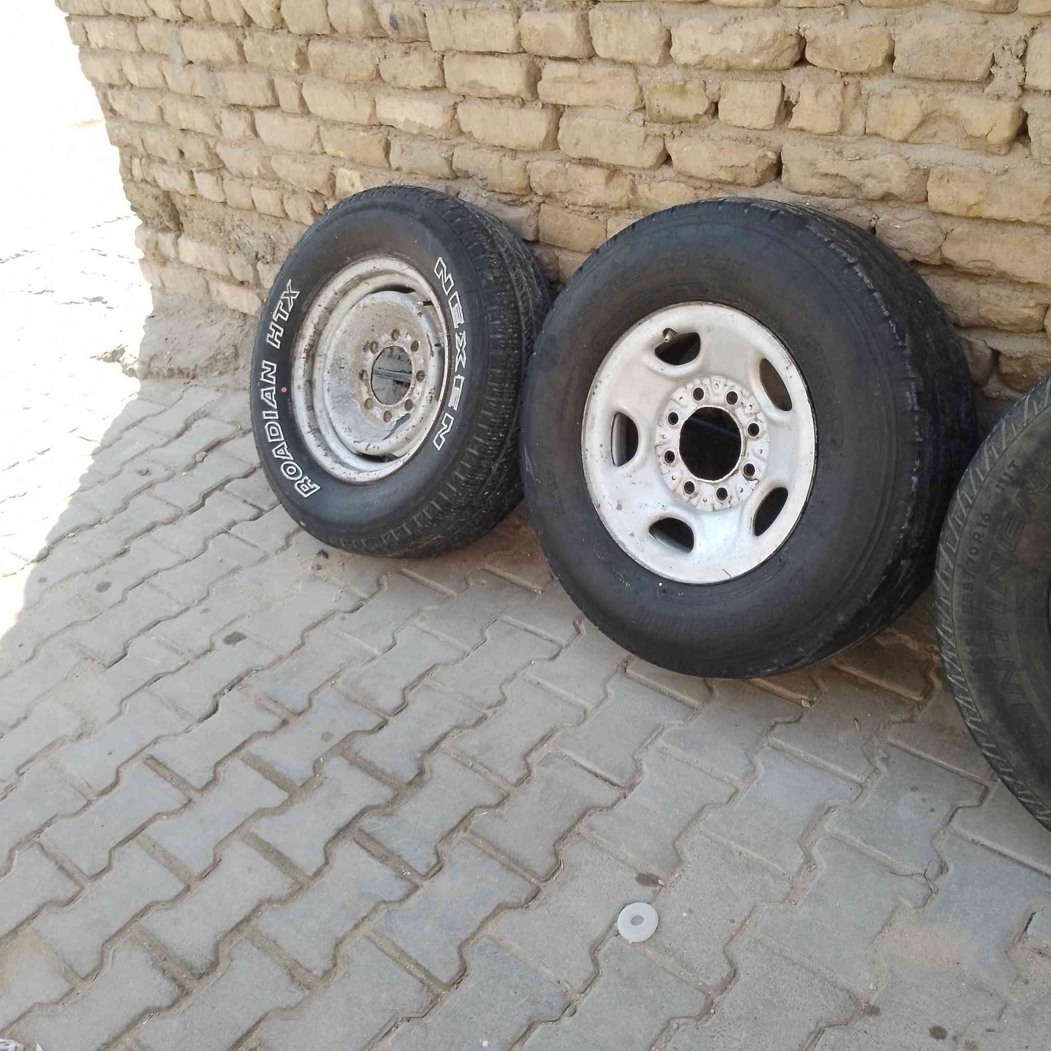 السلام عليكم
خمس تايرات ويا الوياله مال بهبهان 8 برغي 16 نص عمر وياله جدد بغداد شعله رقم ***********

