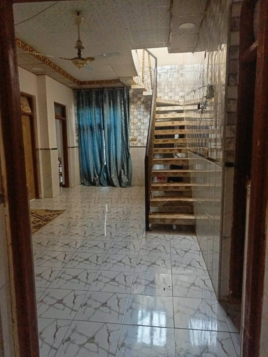 بيت للبيع ١٧٠ متر  الكوفه منطقت الكرشات خلف بستان ابو تكليف زراعي ٢٥ يتكون من خلفتين ومطبخ حار وبارد وصاله وستقبال البيت جاهز سقوف وبرسلين وسرابيم البيت كونكريت اساس وصب وبناء طابوق السعر ٦٥ وبي مجال الاستفسار النتصال عله الرقم *********** البيت قليب عله شارع المعمل مقابيل مجمعه المختار بشار الطاقه خلف المقنص بشارع فقط النجف, العراق

نص مكتوب في الصور:
- Meta AI