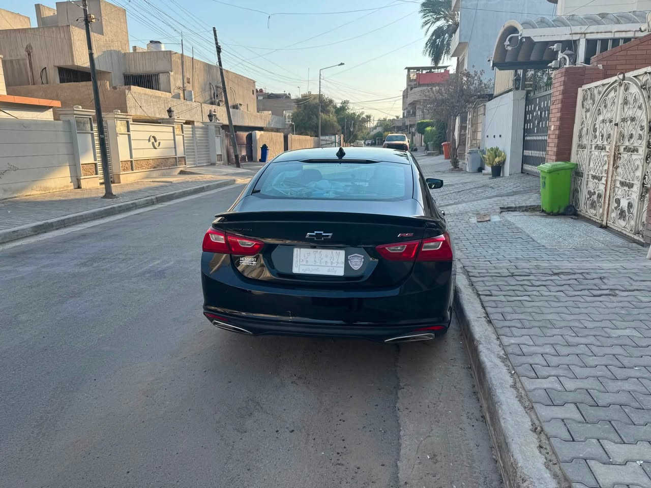 ماليبو 2022 RS
حادث جدا بسيط ونظيفه حيل

🔺المحرك: 4 سلندر سعة 1.5 لتر تيربو

🔺القوة: 160 حصان

🔺سعة خزان الوقود: 60 لترًا.  

🔺ويل 18

🔺Led نهاري

🔺شاشة لمس 8 انج

🔺دعم Apple CarPlay وAndroid Auto.

🔺بلوتوث.

🔺كشن السايق كهربائي 

🔺داخل جلد شغل عمان لون جملي كلش حلو 

🔺نظام صوت بـ 6 سماعات.

🔺تشغيل السيارة عن بعد (Remote Start).  

🔺ارباكات سليمه 

🔺كاميرا خلفية.

🔺نظام الثبات الإلكتروني (ESC).

🔺نظام مانع الانزلاق (Traction Control).

🔺ABS وEBD.

🔺مساعد صعود المرتفعات (Hill Start Assist).

🔸تخم تاير جديد 

🔸سيرفس كامل صفر مسج 

🔸باتري جديد 

🔸مكفوله محرك كير كهربائيات دهن كير مبدل وصيانه دوريه  

🔸ماشيه 45 الف ميل 

🔸السياره جديده بمعنى الكلمه 

🔸السياره رقم بغداد باسمي 

🛂 الحادث موضح بالصور جاملغ سايق بارد وبنيد وجاملغ عكس السايق صبغ كد شبر وشوي ونرش كلير فقط الباقي كله مكفول وسليم 

السياره جدا جدا نظيفه مال جناي

السعر 135 وبيها مجال 

مكان السياره شارع المغرب ***********
