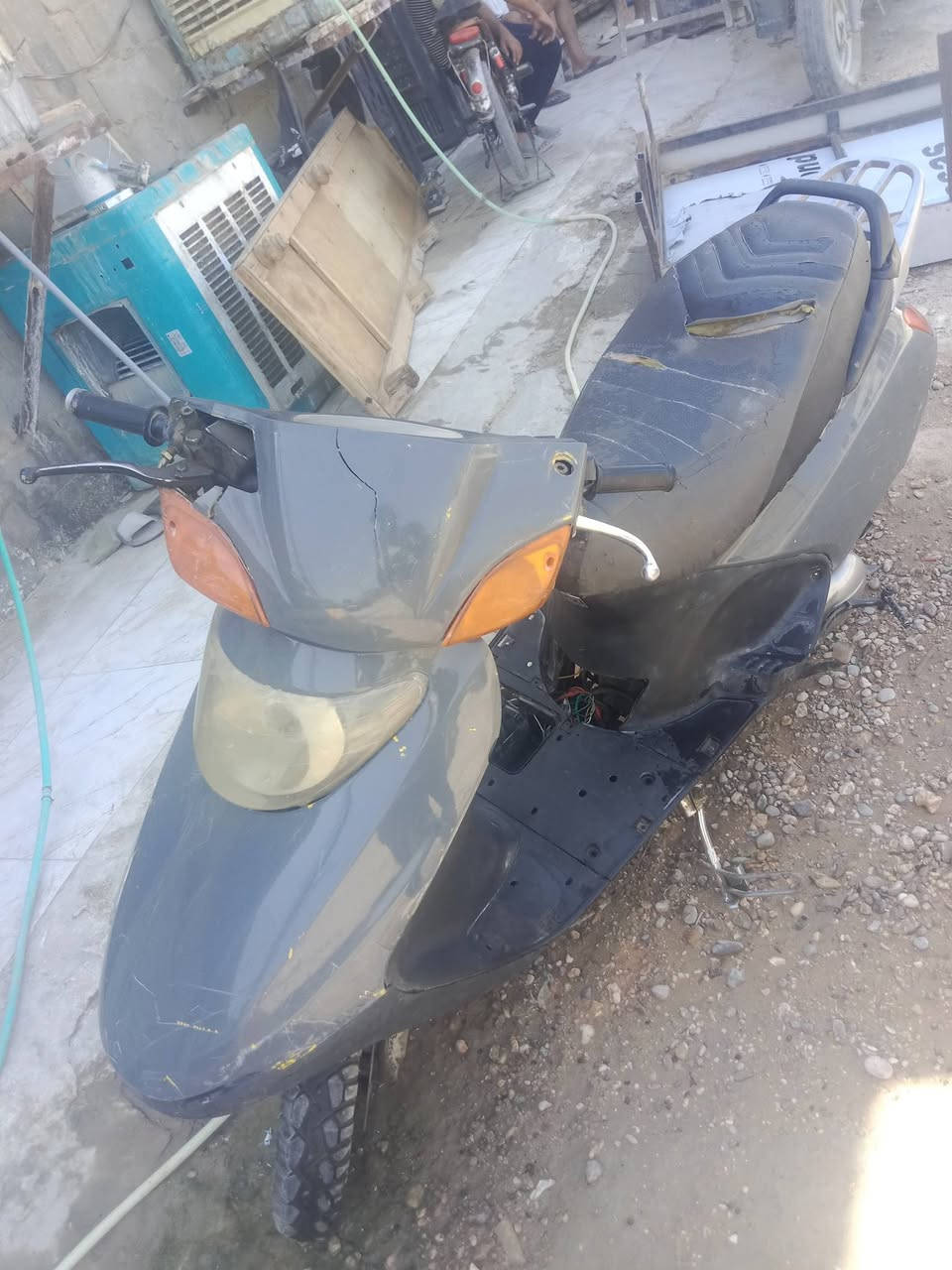 يالله متاح الدراجه ماعرف اسمه قبل سبوع فتحت كابريته وماشتغلت ابيعه جوم حديد هلموجود سعر 100 اخر مره شغلته قبل سبوع تايراتهن جدد بعدهن عنوان كربلاء ***********

