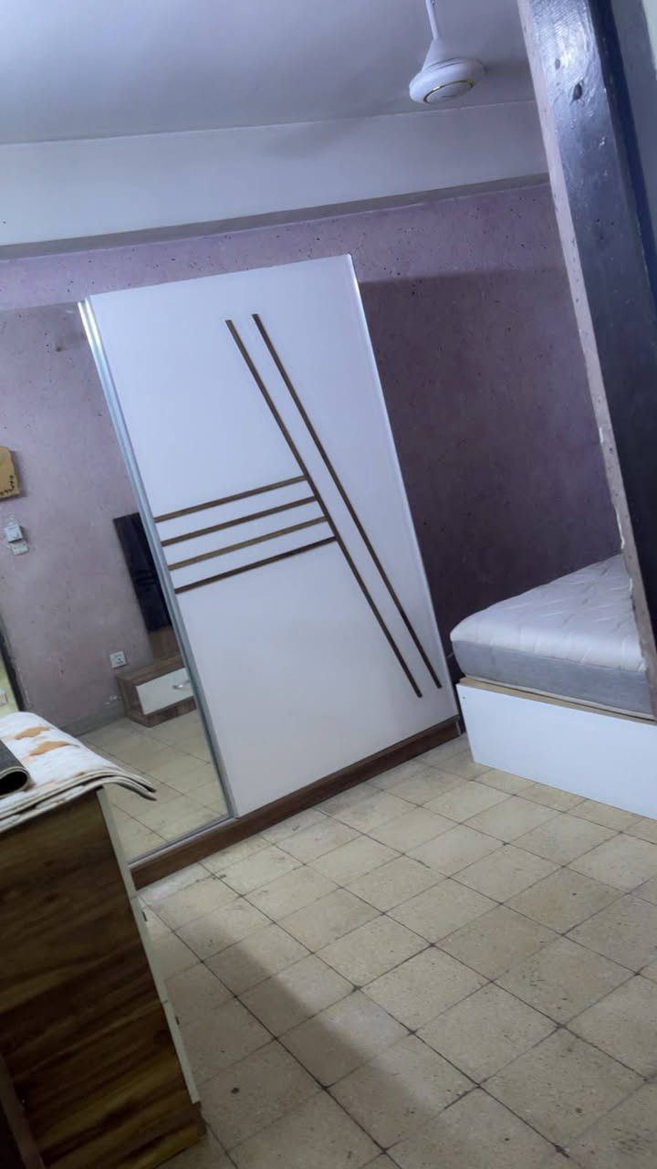 بدل ما تشتري بالزراعي اخذ هاي الشقة طابو بسمك وارخص من الزراعي ..غرفتين وصالة مع مكيف وندوز شغال.. يحتاجلها شوية ترميم في مجمع 6 خلف مدينه الالعاب ..موقع ممتاز قريبه جدا على الشارع العام وقريبه من المدارس والمواصلات 
*********** يتوفر واتس اب ومازنجر
