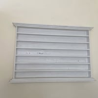 رفوف أظافر • نظيف مرتب • بحالة جيدة