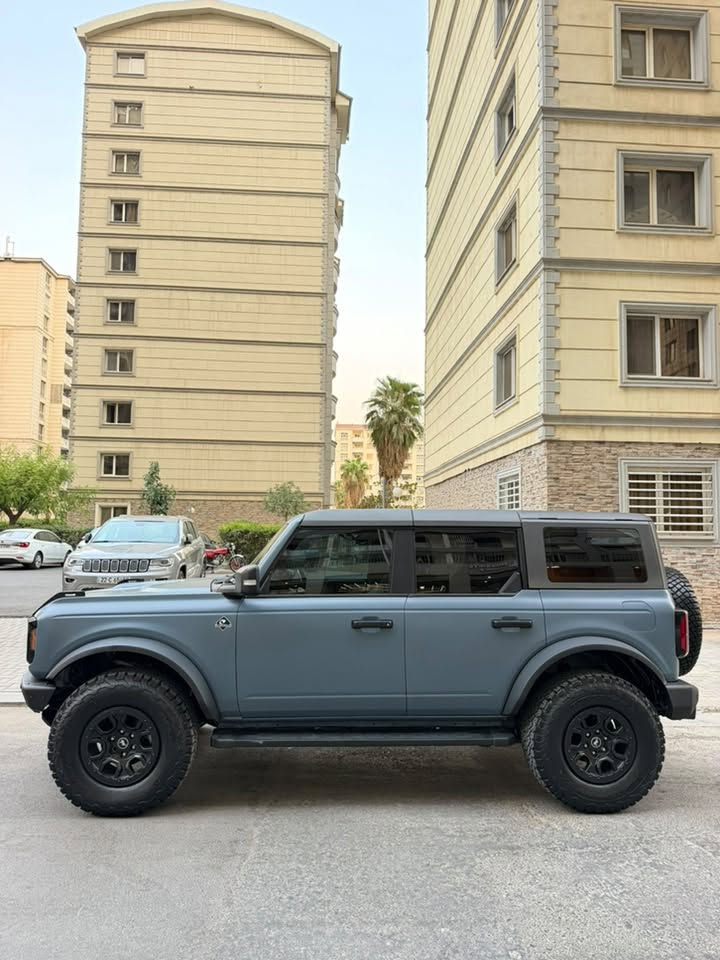 Ford Bronco v6
برونكو
محرك 6 سلندر 
ماشية 37 ميل
سيارة فوول مواصفات و نظافة مبين من صور
5 دكم 
دبلات اصفر
لون ازرق مات من امريكا
عليها سيستم اكزوز رابتر ( صوت طرب)
و عليها سيستم صوت داخلي 
٥ كامرات و رادار ٣٦٠
شاشه كبيره و شغال 
بيها جاملغ و باب سايق بدون شاصي حادث جانبي 
كير و محرك و اكسل و كهربائيات ما مفتوح و على وضع الشركة نظافة %100

سعر ٣٣٥

***********
