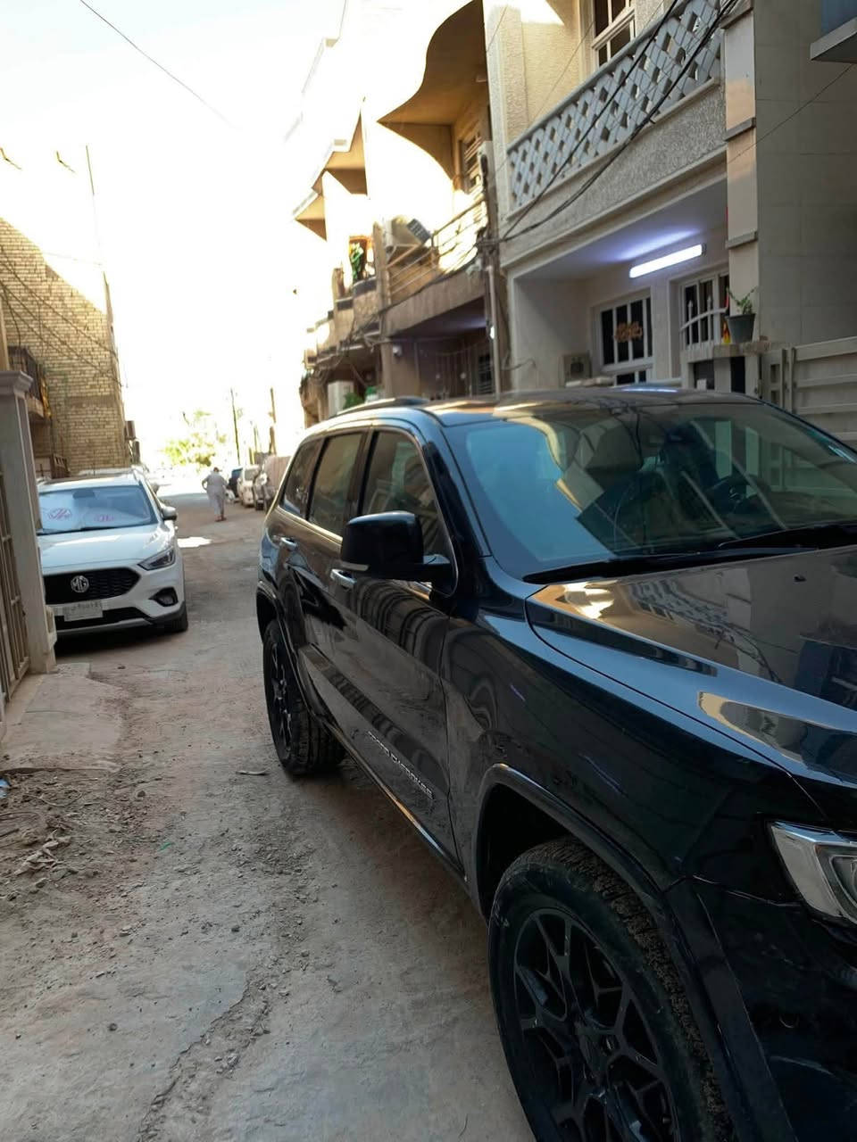 السلام عليكم 
للبيع سيارة جيب كراند شيروكي موديل ٢٠١٦ خليجي هيمي بأسمي تحويل ثاني يوم .
ماشية  170الف km حقيقي 
المواصفات :
مقاعد جلد تدفئة وتبريد
سقف بانوراما 
نظام دفع رباعي
مصابيح زنون
صندوق كهربائي
مقود كهربائي مع خاصية التدفئة
نظام التشغيل عن بعد
نظام تحديد المسار 
نظام الاطفاء الذاتي
المقاعد كهربائية
نظام النقط العمياء
كامرة خلفية 360
نظام جكات صعود و نزول
حساسات امامية وخلفية 
زراك الايتات الامامية"
بغداد رقم *********** واتساب
السعر ١٦٧ وبيها مجال 
حادثها رجوع كرين سطحي على البجم

