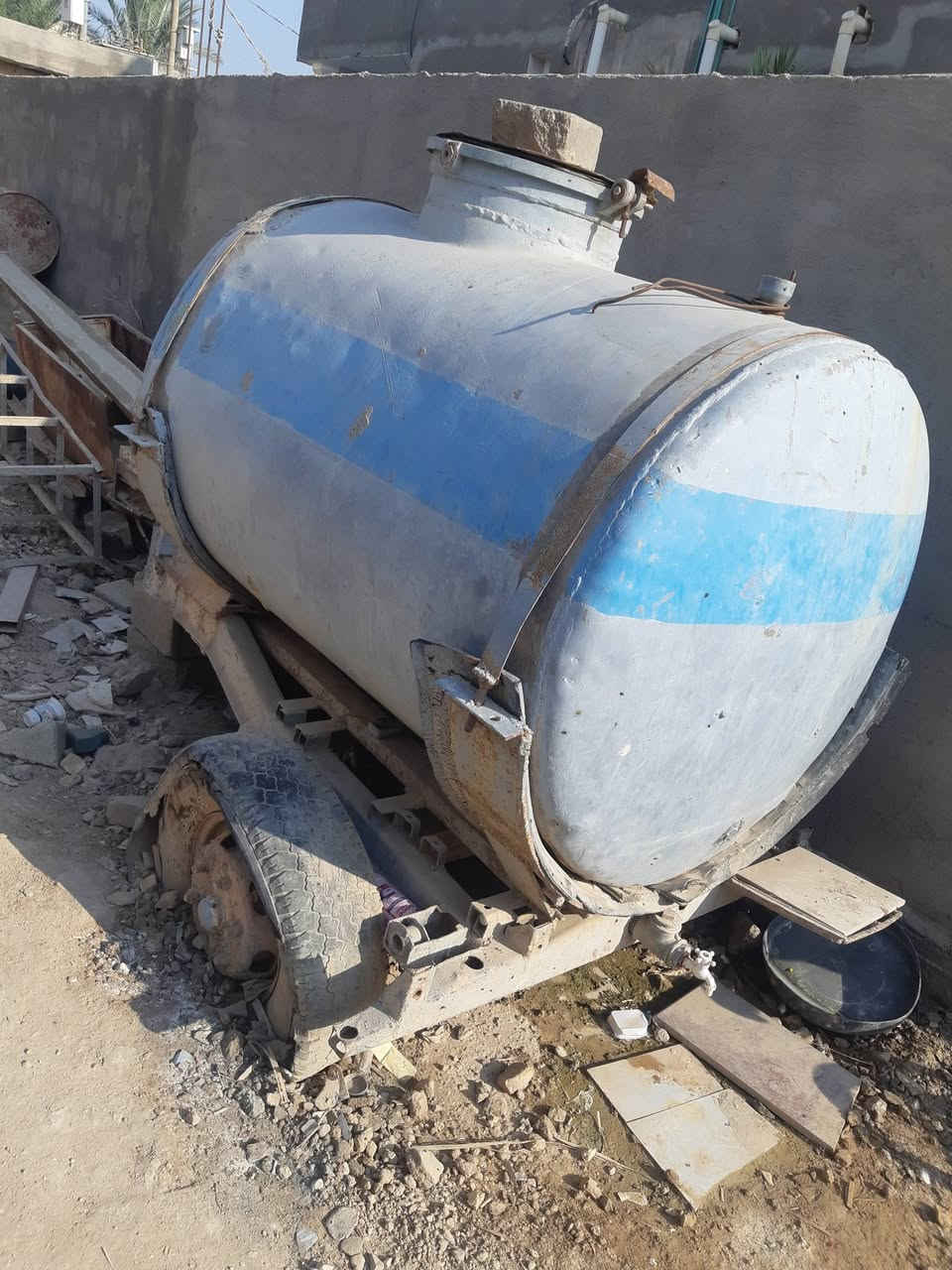 مقطورةروسية سعة 2 طن ألمنيوم (فافون) ثقيل نظيفة وجاهزة السعر مليون قفل الكرنه الشرش
***********
