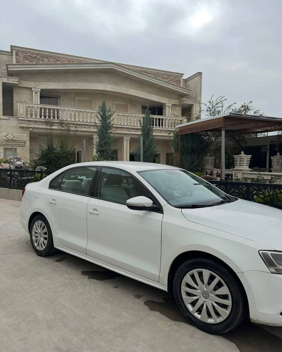جيتا ٢٠١٥ مةكينة ٢٠ خليجي ٢٠٠ هةزاري حةقيقي روشتوة سالو نيويكة لاي خومة بةناوي خومة هةزة سةنةوي رةقةم هةمو شتي نويية  ناو رةشة ٣ گيرة تحديد سورعةية شاشةو كاميرةو حةساسة گاعي شةريكةي تيدا ماوة يةك بارجة پةمپة بة بي دةعمو ليدران يةك پةرةشوتي نةتةقيوة هةمو شتي بيلادية
شوين هةولير
سعر ١٠٨
*********** أربيل, العراق
