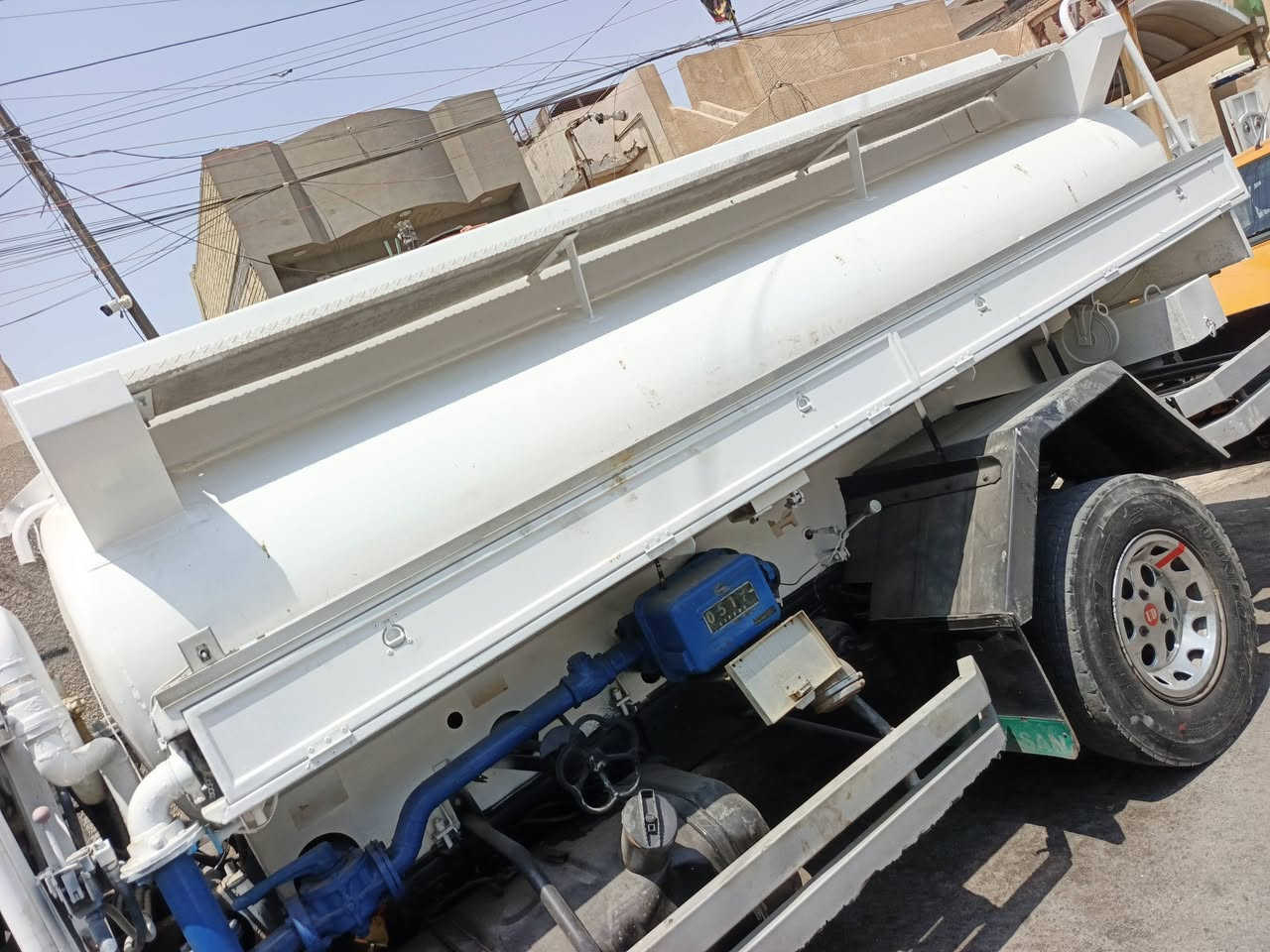 لتنكر حوضيه وقود  نيسان بلادي 4400 عمليه سحب دفع عداد ياباني صونده ياباني سياره نضيفه *********** بغداد بلديات
