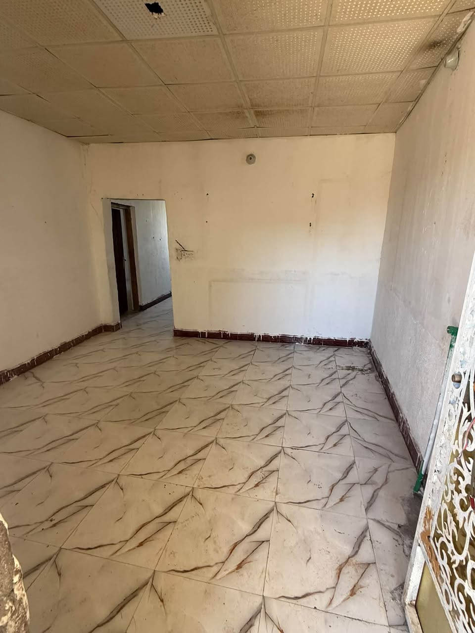 دار للبيع العكر الغربي المساحه130غرف وصاله ومطبخ وديوانيه  خدمات  جاهز للسكن بي وصل تطويب للاستفسار الاتصال***********
