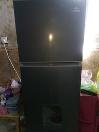 ثلاجة اللبيع 200  الف اتصل 07779787950