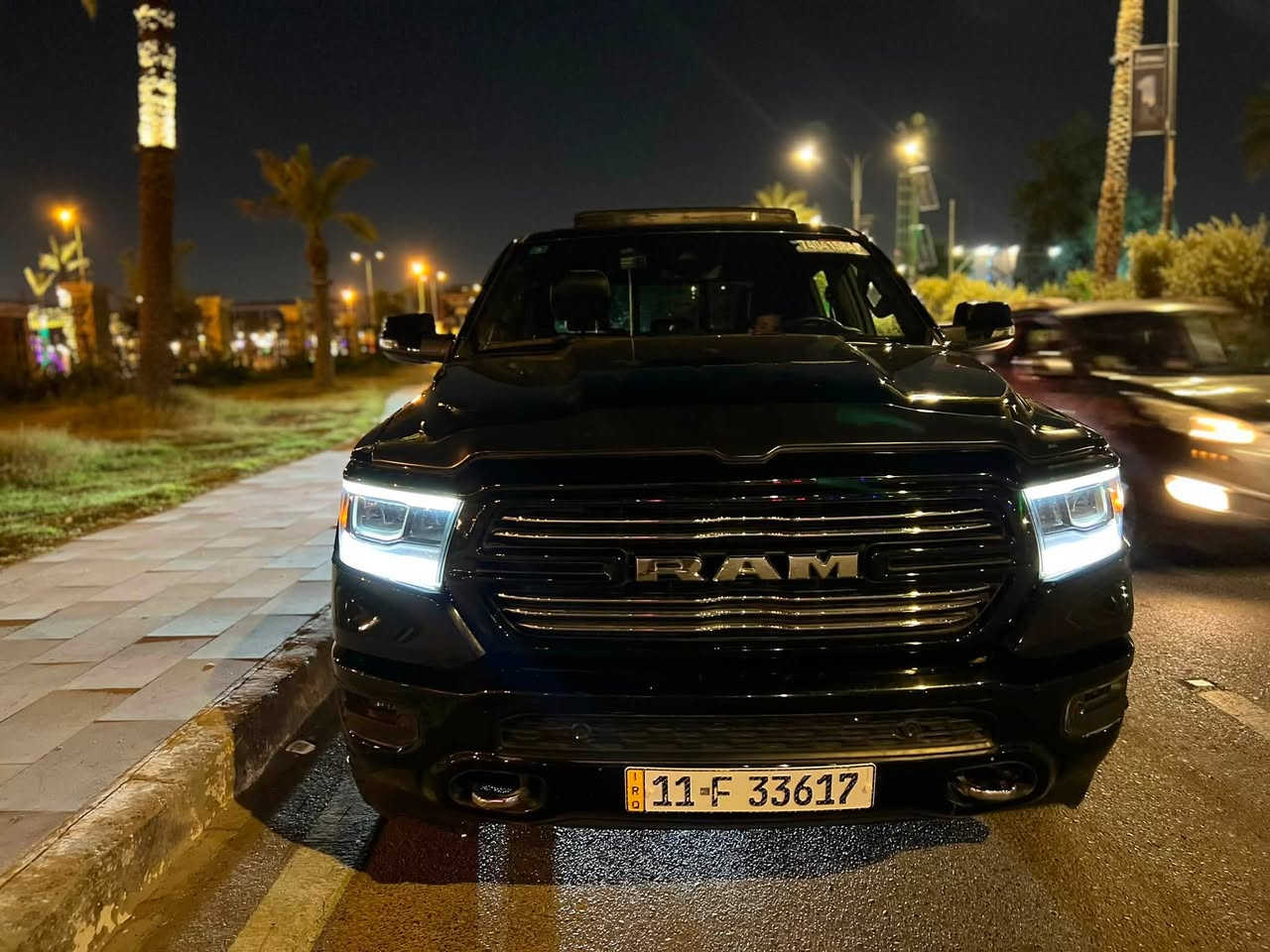دوج رام 1500 لارامي فول فول مواصفات

الموديل 2023

المحرك : V8 5.7L .

رقم بغداد باسمي تحويل مباشر 

المواصفات :فول 1/1 

بنوراما 

دوس كهرباء 

* دفع رباعي 4x4. فور ويل

* رادار تفاعلي مع مانع تصادم. 

* نقطة عمياء. 
* دوسات جانبية كهربائية.

* المصابيح الأمامية زنون.

* كشافات الضباب زنون. 

* المصابيح الأمامية والمصابيح الخلفية LED. 

* دخول ذكي (بصمة). 

* تشغيل عن بعد.

* مقاعد من الجلد الفاخر. 

* المقاعد الأمامية تبريد وتدفئة

*الستيرن تدفئه 

* شاشة كبيرة يدعم كاربلاي .

* نظام ملاحة نفكيشن GPS.

* مانع تصادم خلفي. 

* مكيف خلفي.

*محدد سرعة.

* مرايا كهربائية جانبية.

* شاحن موبايل لاسلكي (واير ليس).

* الشباك الخلفي كهربائي. 

* المرايا الجانبية تدفئة. 

* باب الصندوق كهربائي.

* غطاء من سلايت

* هاند بريك كهربائي.

* حساسات امامية. 

* حساسات خلفية. 

* مرايا مع خاصية التعتيم الذاتي. 

* مساحات تخزين إضافية .

*باب طويل .
السعر 320
ملاحضه السياره الصندوك دبل كود السياره بس مصلحه 
 ما بيه درسه اليسرى الكهربائيه

***********
