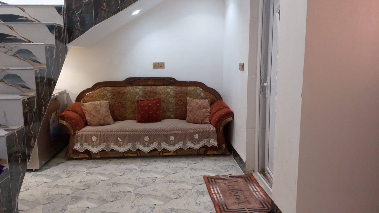 سلام عليكم ورحمه الله وبركاته دار للبيع منطقة ال 12الف 100ركن ع 10,10 السعر ب70
***********
