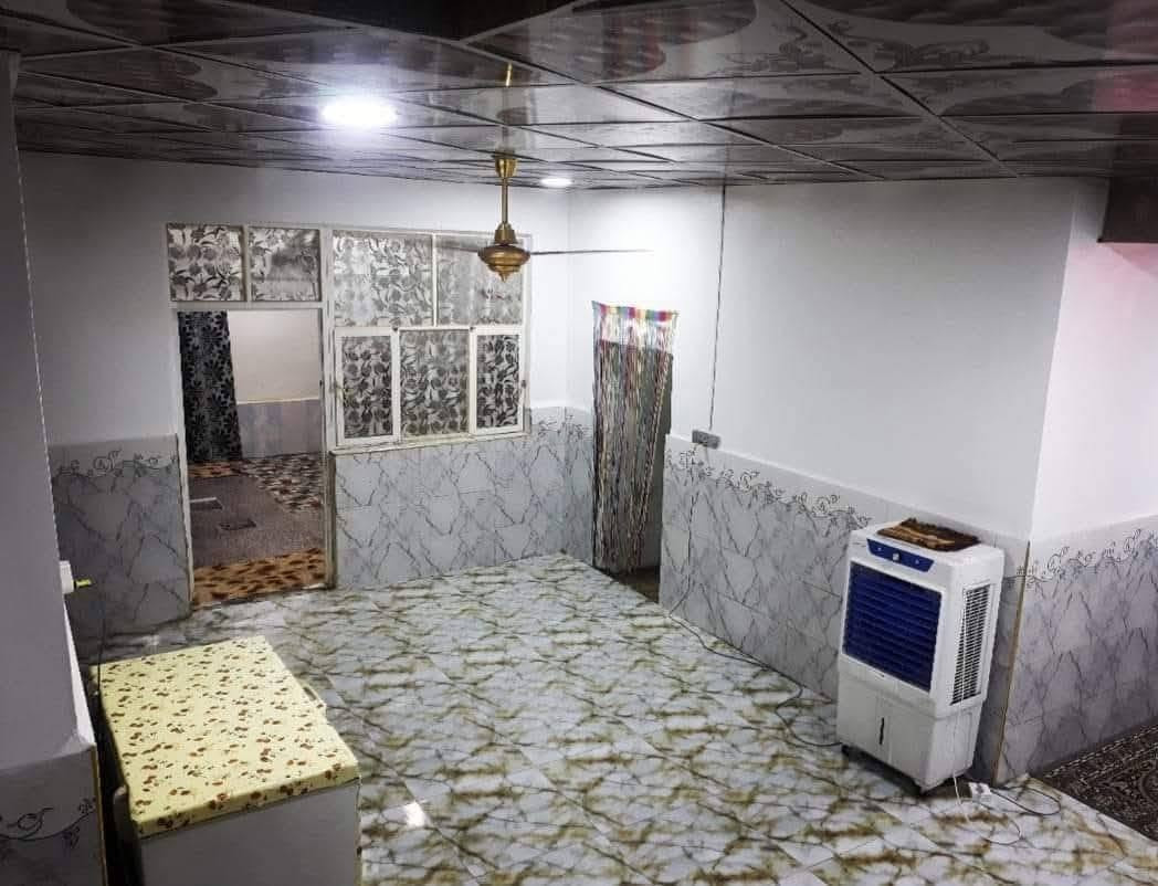 يوجد بيت🏘 ليجار   مساحه 215  شارع علكم ) (250
يتكون من 🚪غرفتين 🚪   🚪وستقبال  وهول جبير ومطبخ  🍝 2ومكشوفتين 

🛁ومغاسل 🚽  ) ويتكون من سراميك ومرمر وسقوف ثانويه 

*********** )
