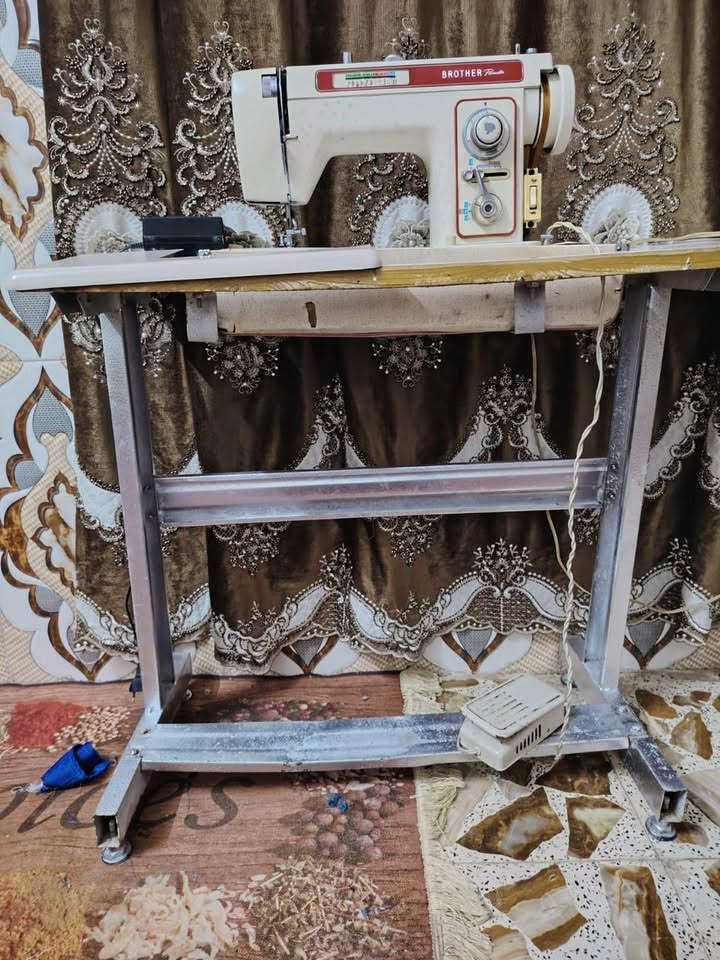 سلام عليكم مكينه خياطه للبيع جاهزه كبل للعمل.
***********
